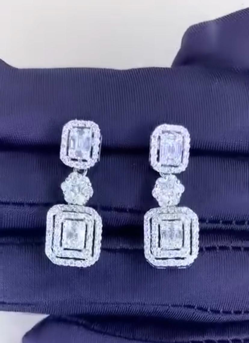 Mixed Cut 1.60 Carat Diamonds 18k Gold Earrings For Sale