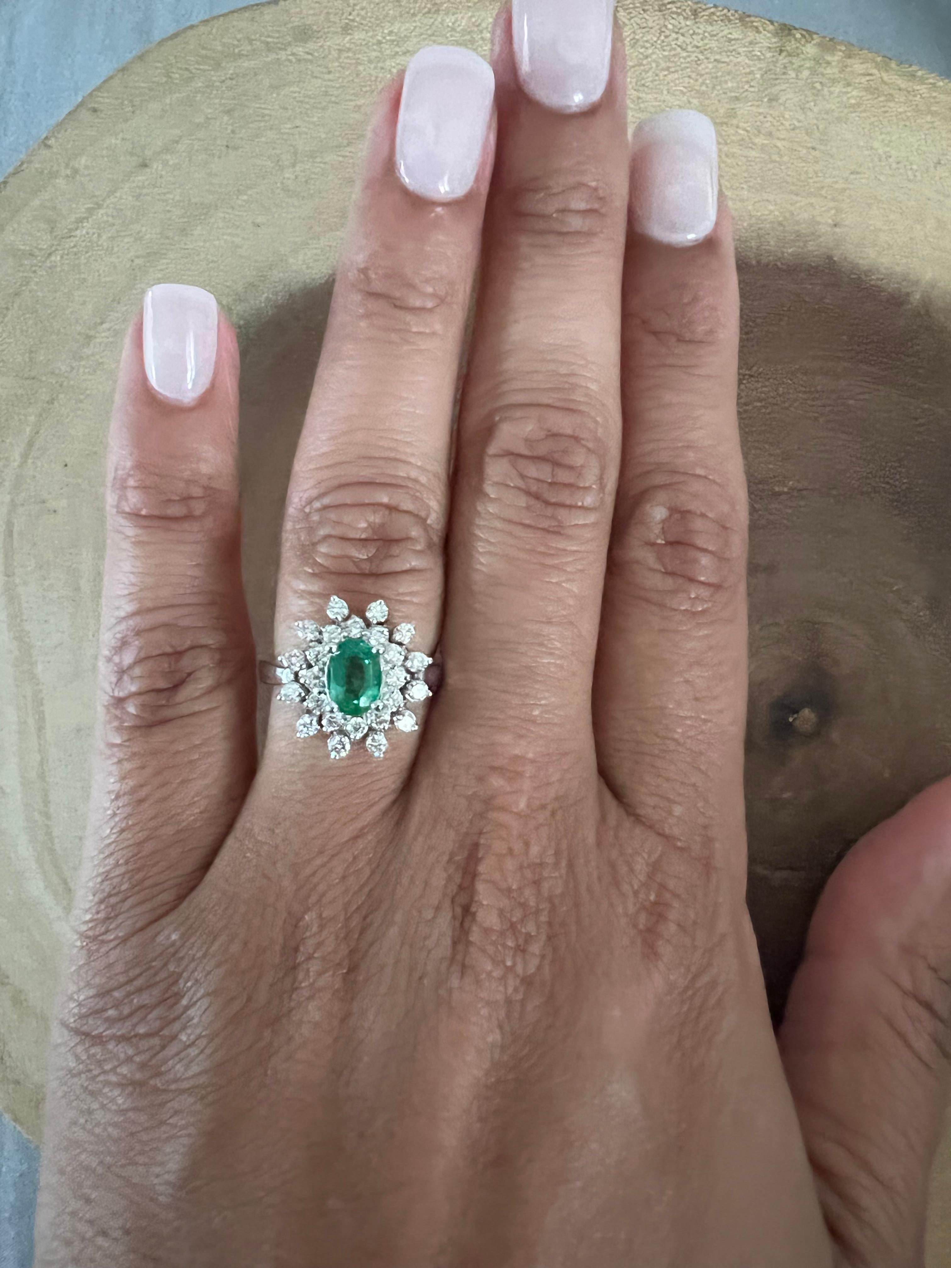 1,60 Karat Smaragd Diamant 14 Karat Weißgold Verlobungsring im Zustand „Neu“ im Angebot in Los Angeles, CA