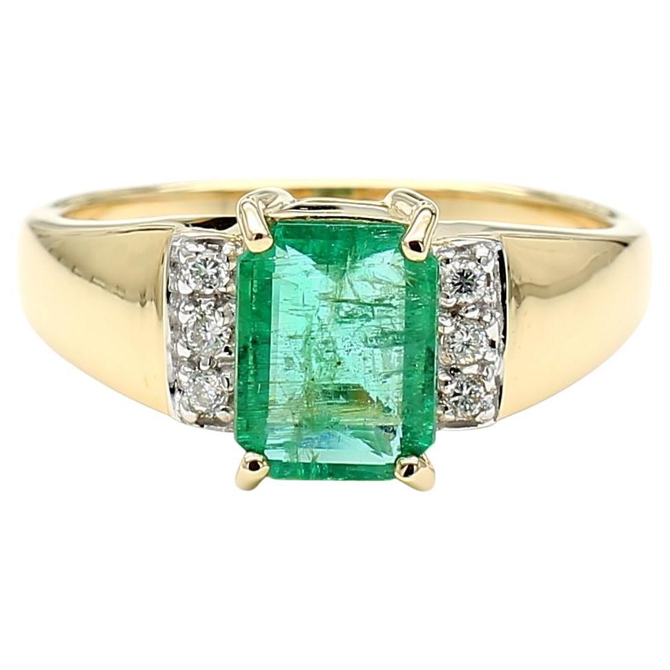 1,60 Karat Smaragd & Diamant 14K Gold Classic Set Ring im Angebot