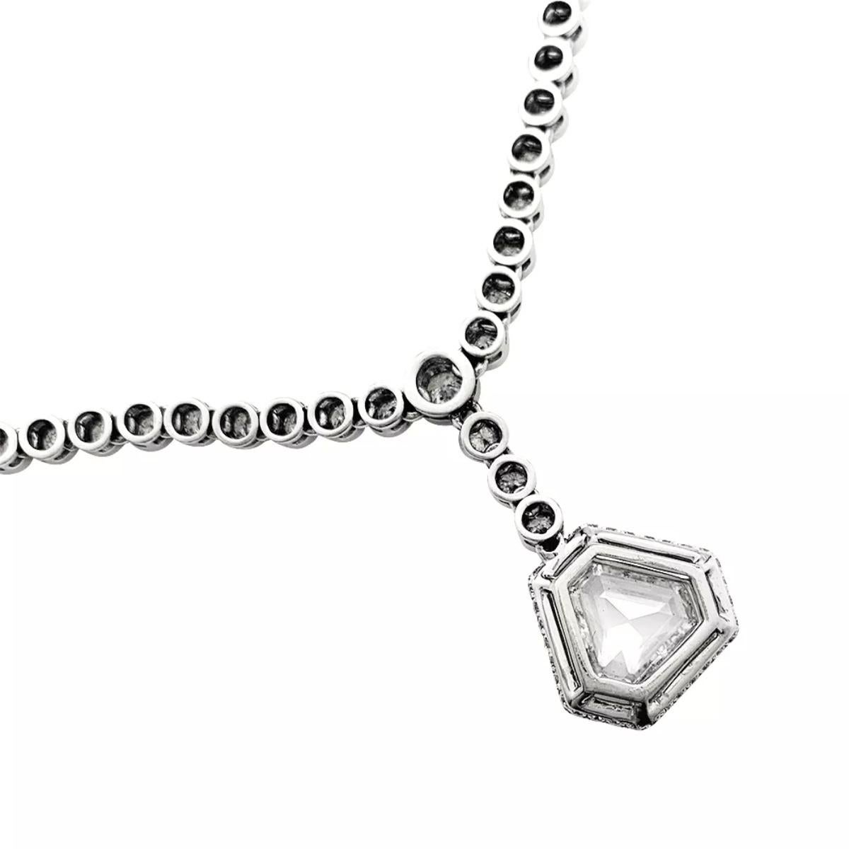 Contemporary White gold Necklace set with diamonds. For Sale