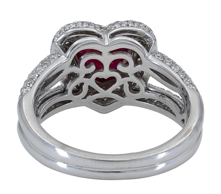 Cuore Anello di fidanzamento a doppia fila di rubini e diamanti a forma di cuore da 1,60 carati in vendita