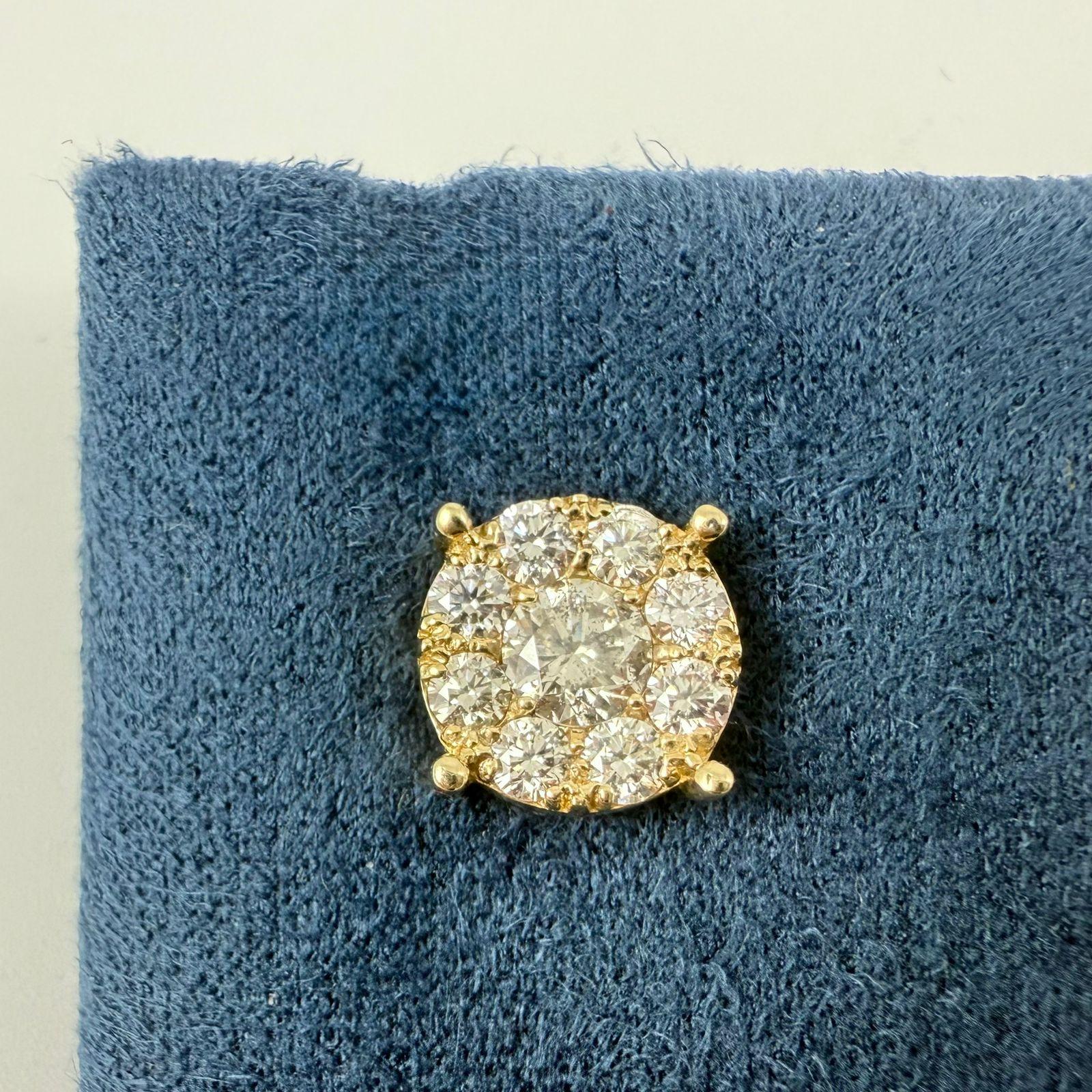 Orecchini con diamanti a illusione da 1,60 carati in oro bianco 14K in vendita 2