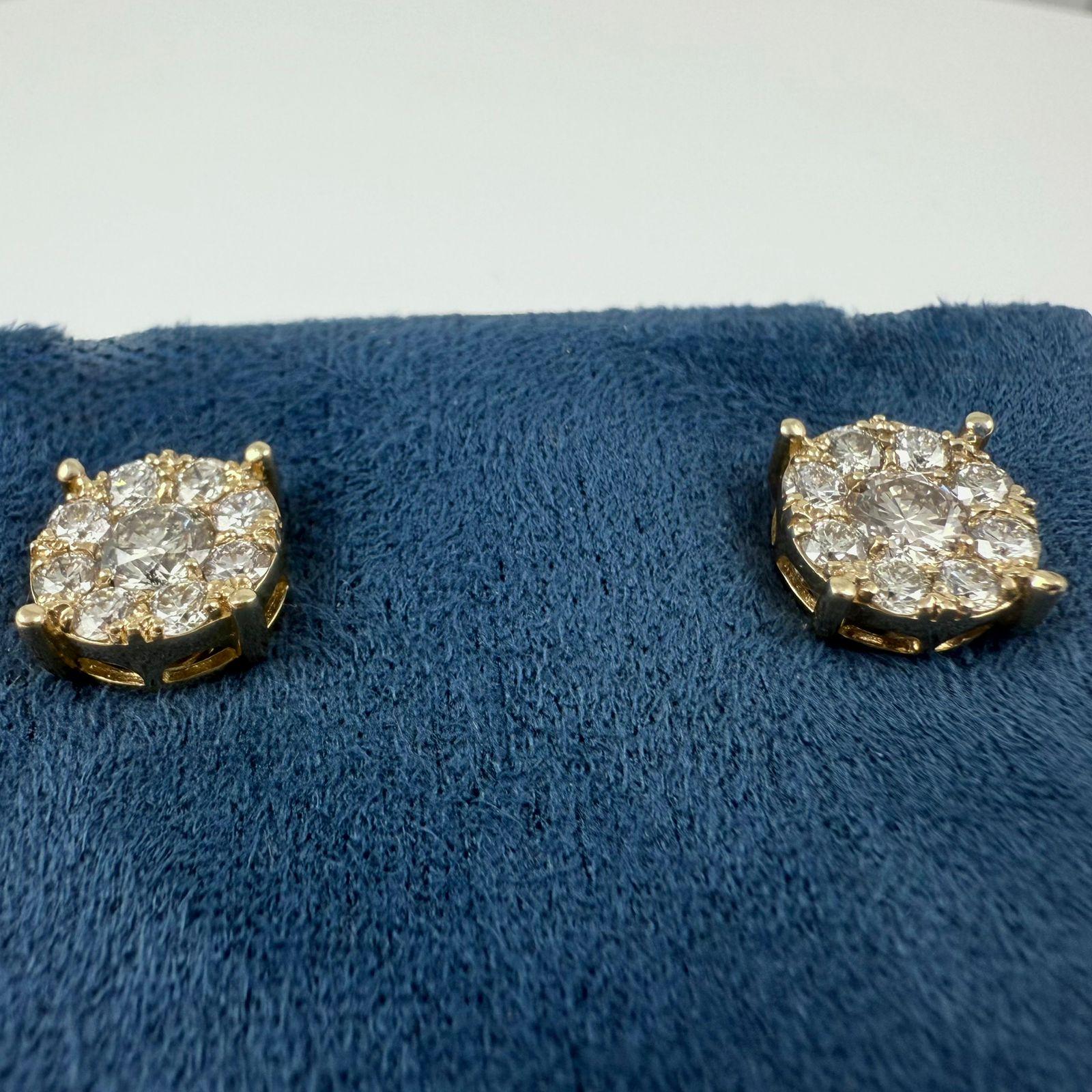 Orecchini con diamanti a illusione da 1,60 carati in oro bianco 14K in vendita 3