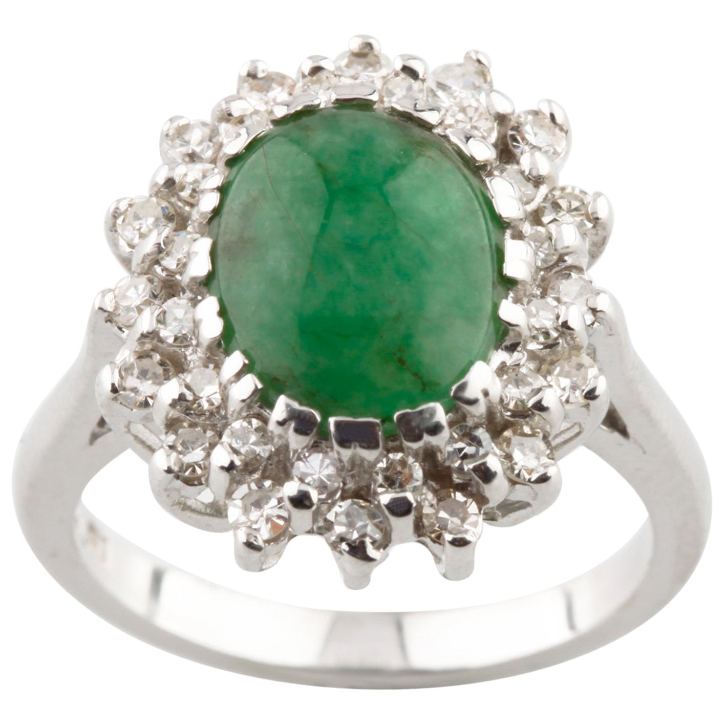 Anillo solitario de jadeíta de 1,60 quilates con detalles de diamantes en oro blanco en venta
