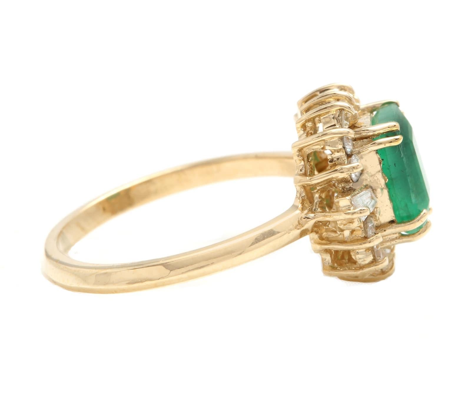1.60 Carat Natural Emerald and Diamond 14 Karat Solid Yellow Gold Ring In New Condition For Sale In Los Angeles, CA