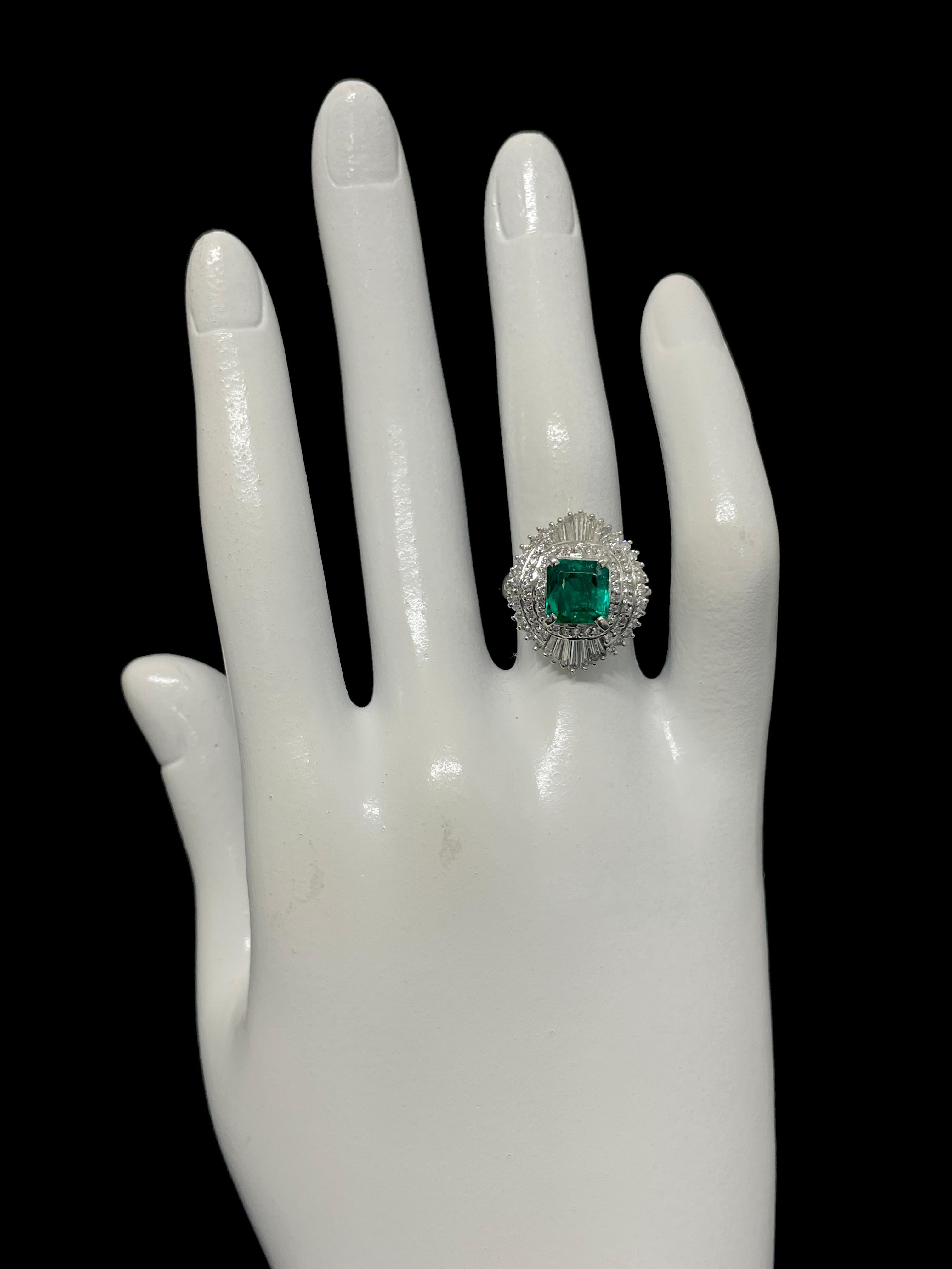 1.60 Carat Natural Emerald and Diamond Ring Set in Platinum For Sale 1