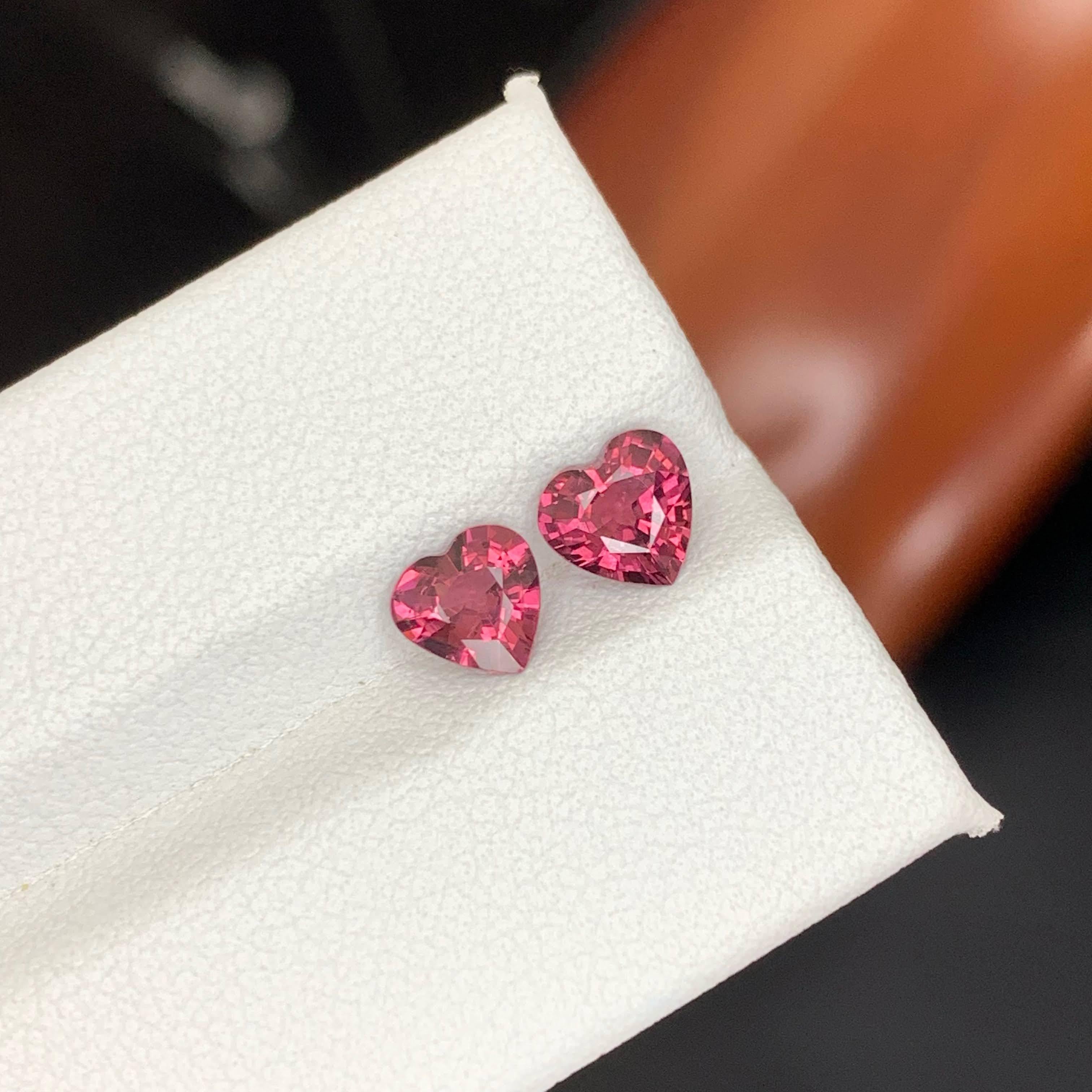 Gemas de granate rosa africano sueltas de 2 piezas en forma de corazón de 1,60 quilates naturales Moderno en venta
