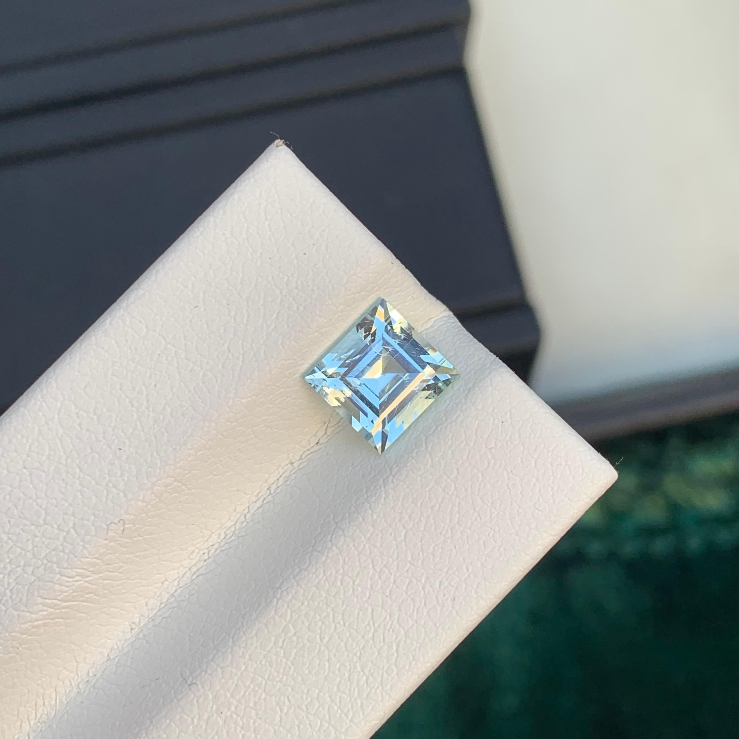Lose Aquamarin

Gewicht: 1,60 Karat
Abmessung: 6.9 x 6.6 x 4.9 Mm
Herkunft: Shigar-Tal Pakistan
Farbe: Weiß Blau
Die Form: Prinzessin 
Behandlung: Nicht
Bescheinigung: Auf Kundenwunsch

Der Aquamarin ist ein fesselnder Edelstein, der für seine