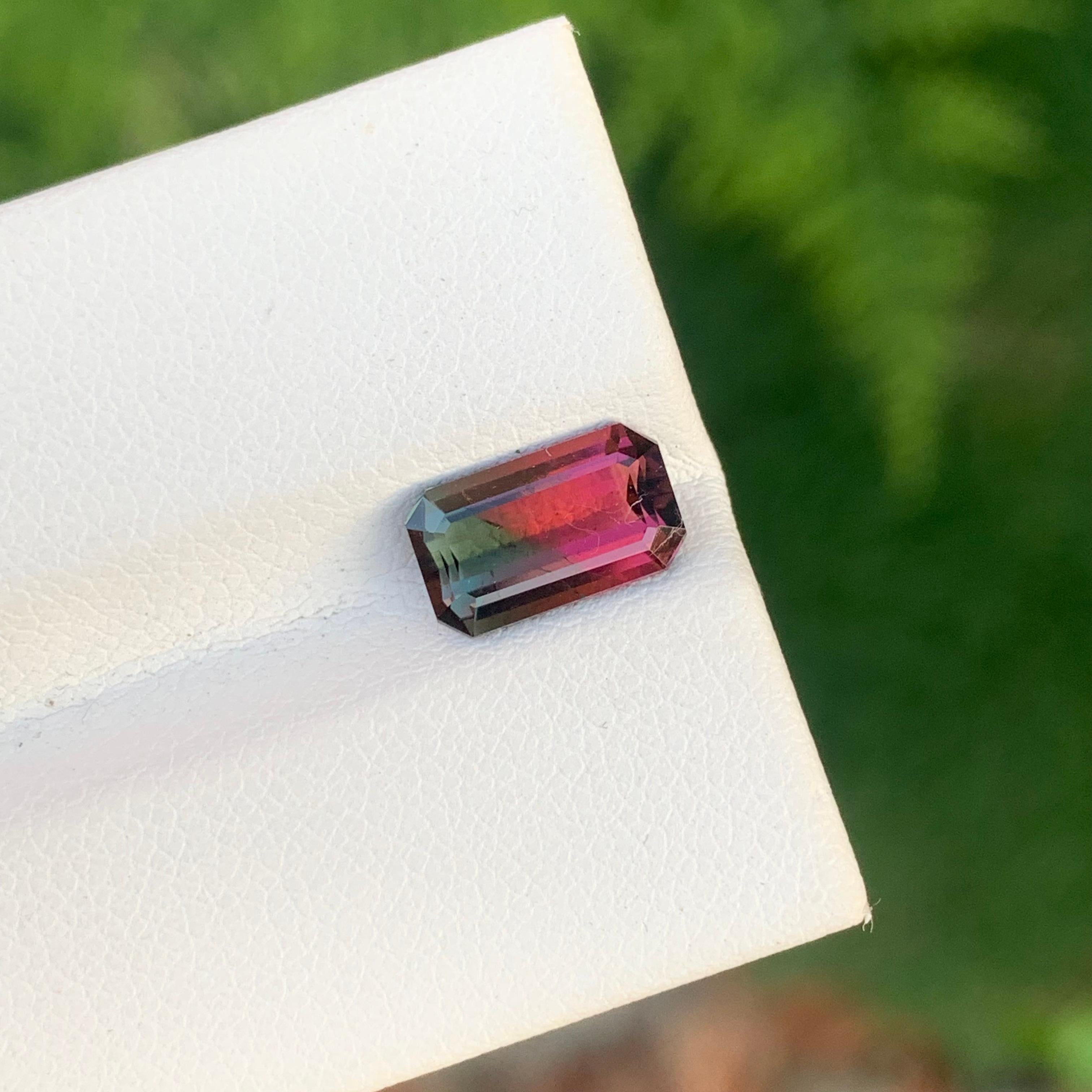 1.60 Karat natürlicher loser, mehrfarbiger Turmalin in Smaragdform für Schmuck (Smaragdschliff) im Angebot