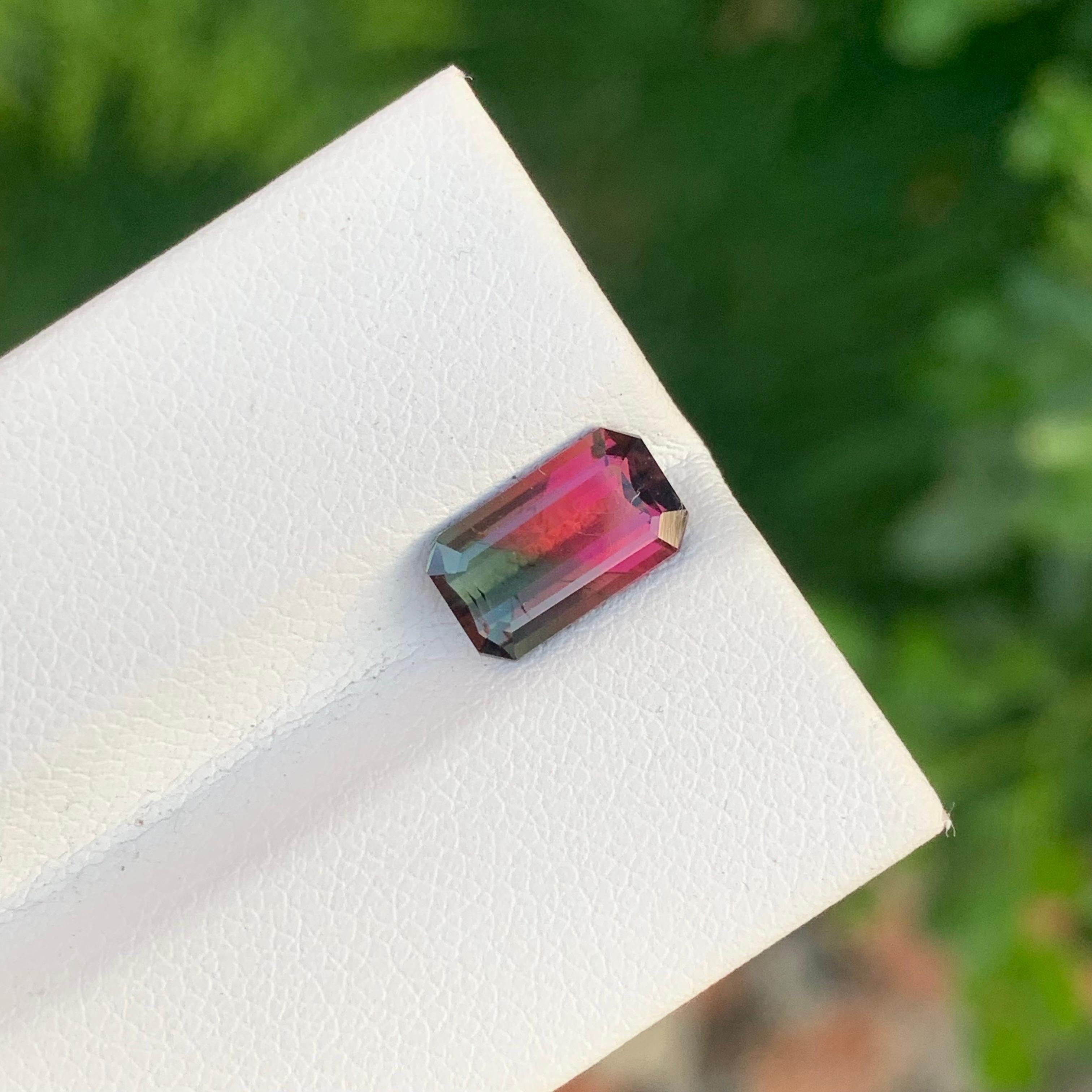 1.60 Karat natürlicher loser, mehrfarbiger Turmalin in Smaragdform für Schmuck im Zustand „Neu“ im Angebot in Peshawar, PK
