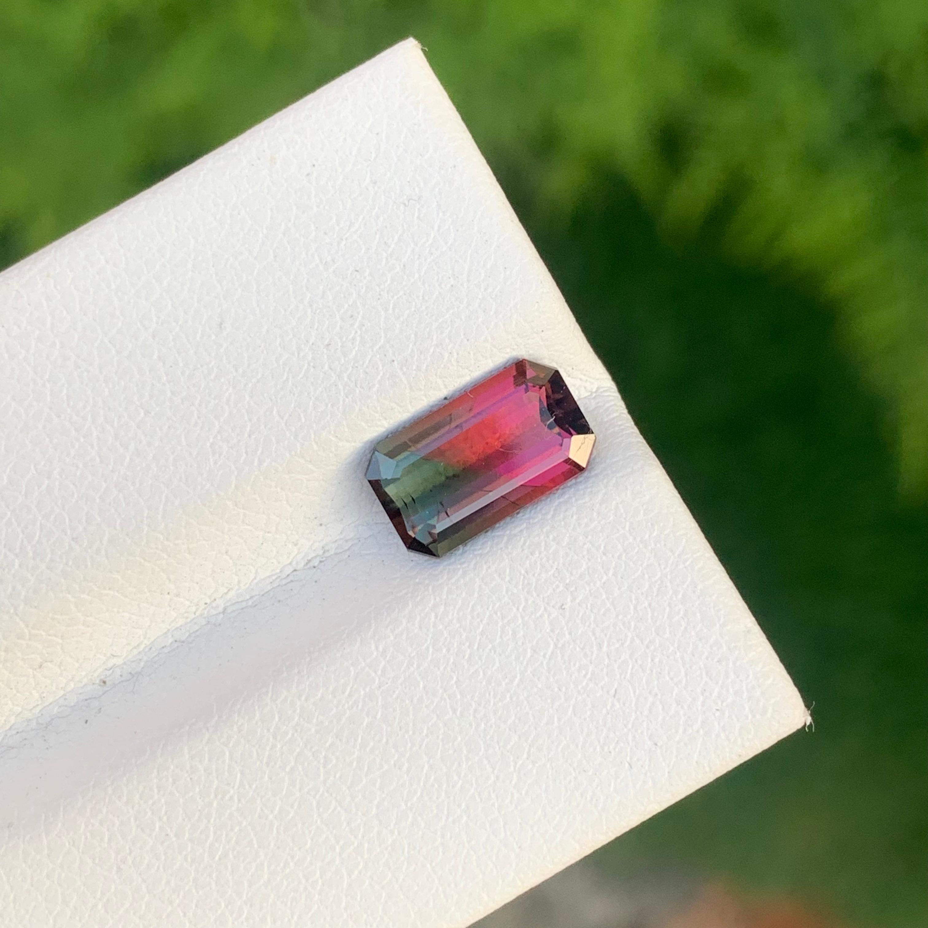 1.60 Karat natürlicher loser, mehrfarbiger Turmalin in Smaragdform für Schmuck für Damen oder Herren im Angebot