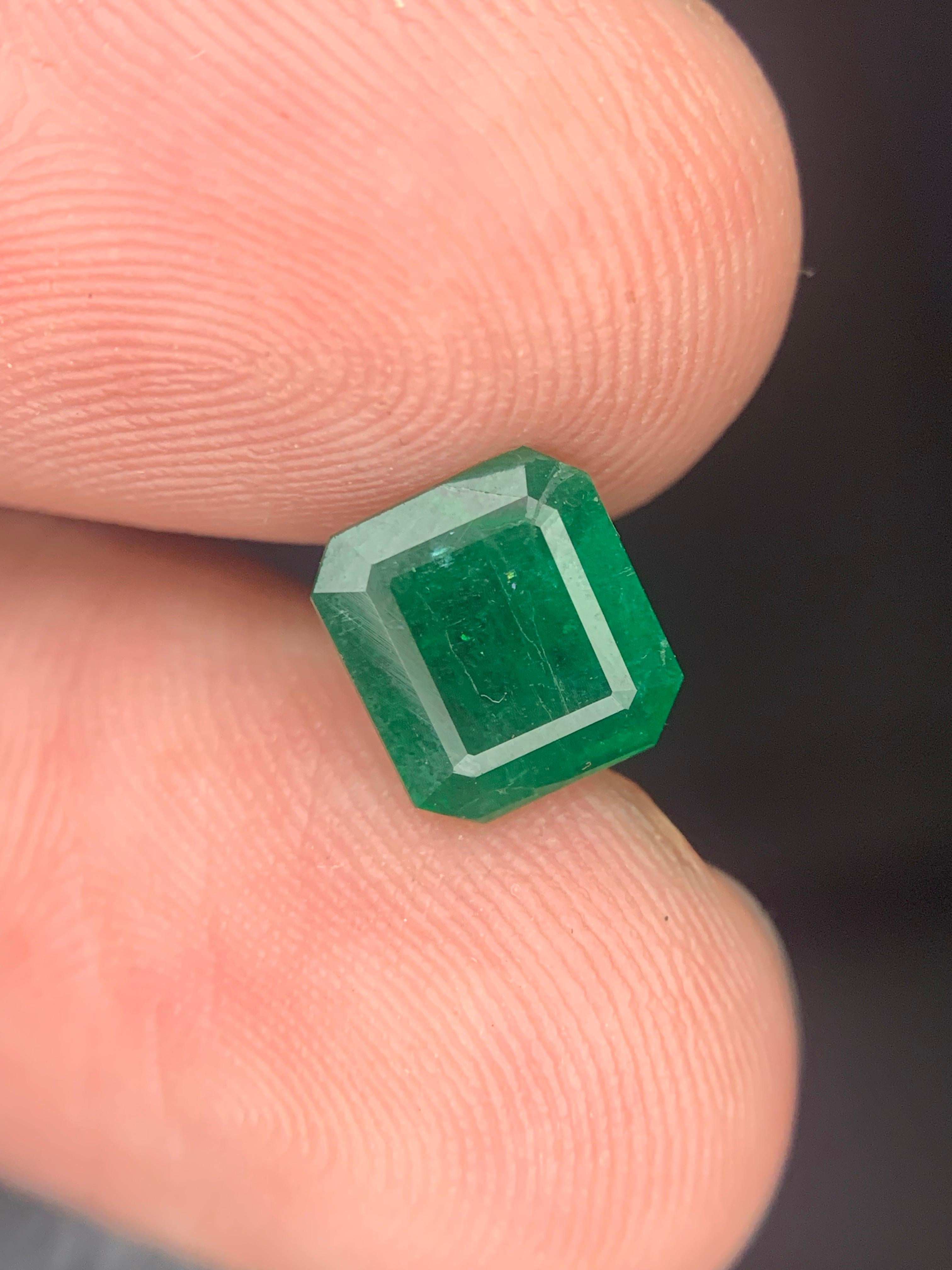 Pierre précieuse naturelle non sertie de 1.60 carats de Swat, Pakistan en vente 5