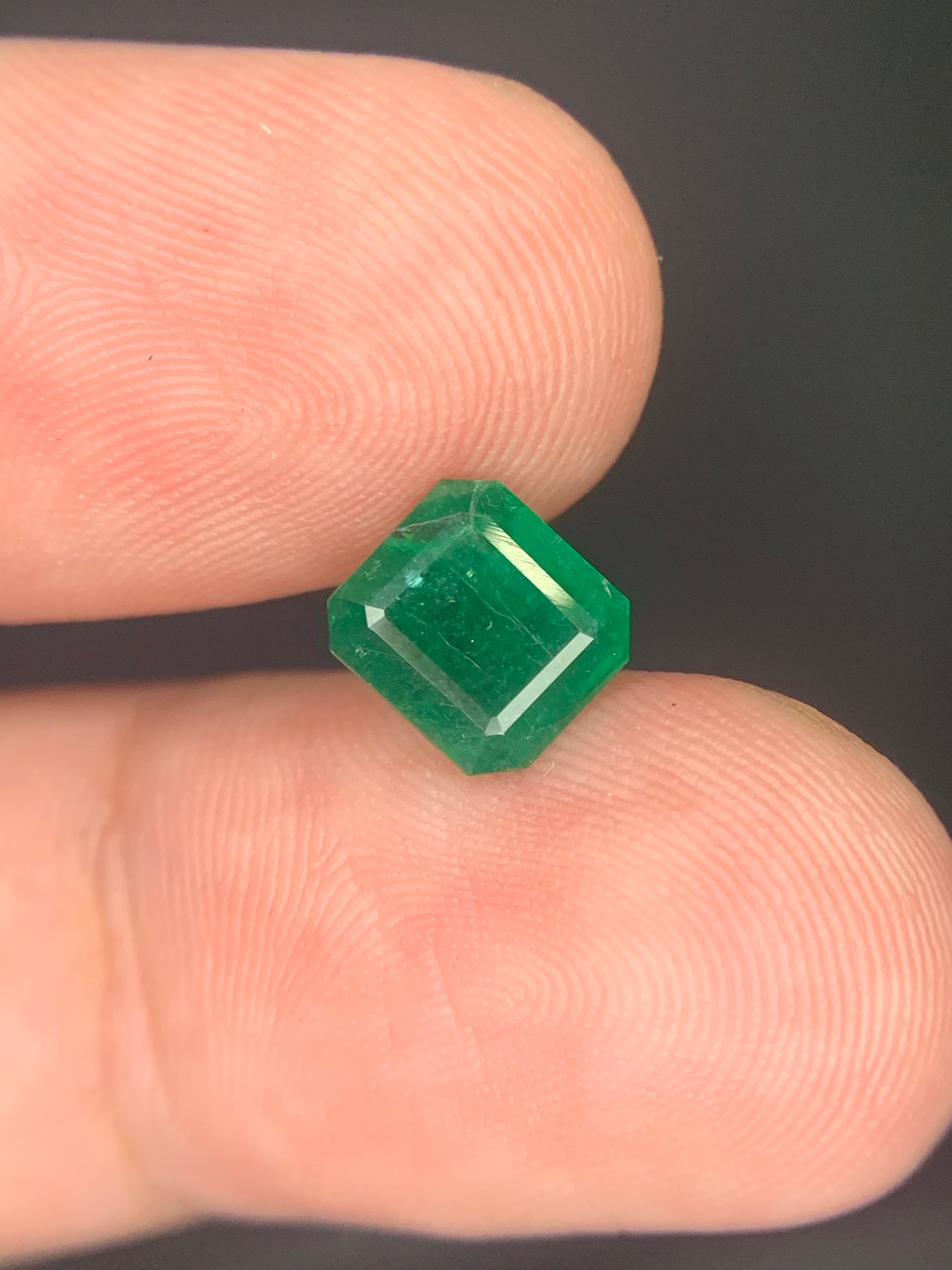 Pierre précieuse naturelle non sertie de 1.60 carats de Swat, Pakistan en vente 6
