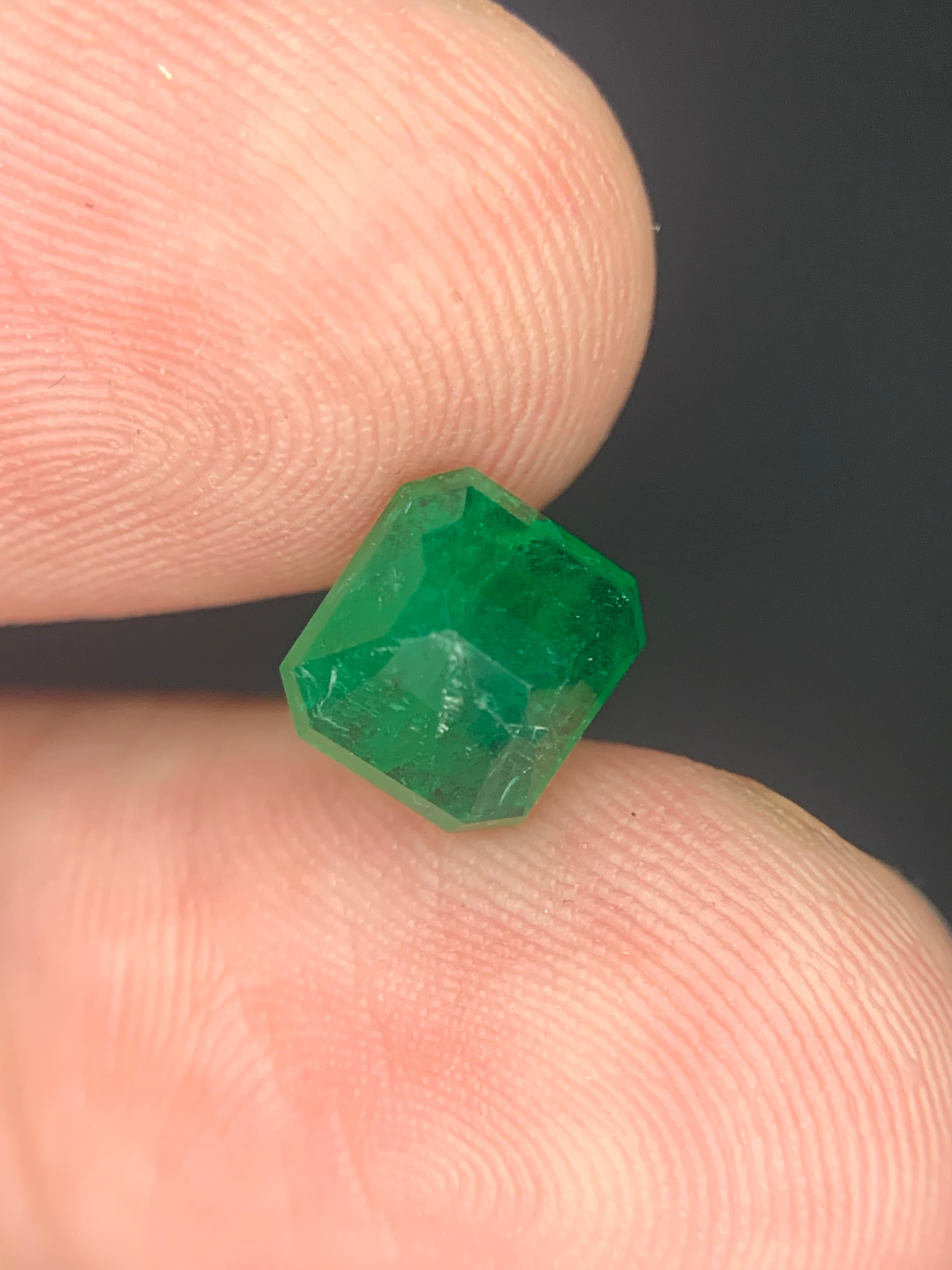 Pierre précieuse naturelle non sertie de 1.60 carats de Swat, Pakistan Unisexe en vente