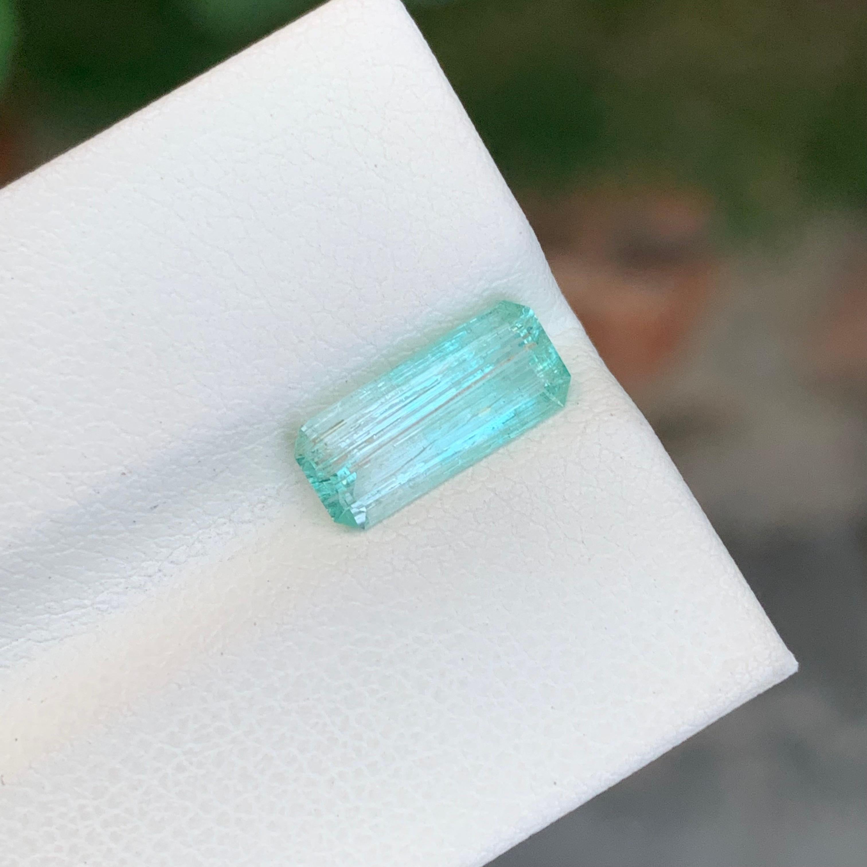1.60 Carat Natural Loose Green Emerald Beryl Gemstone For Sale 5