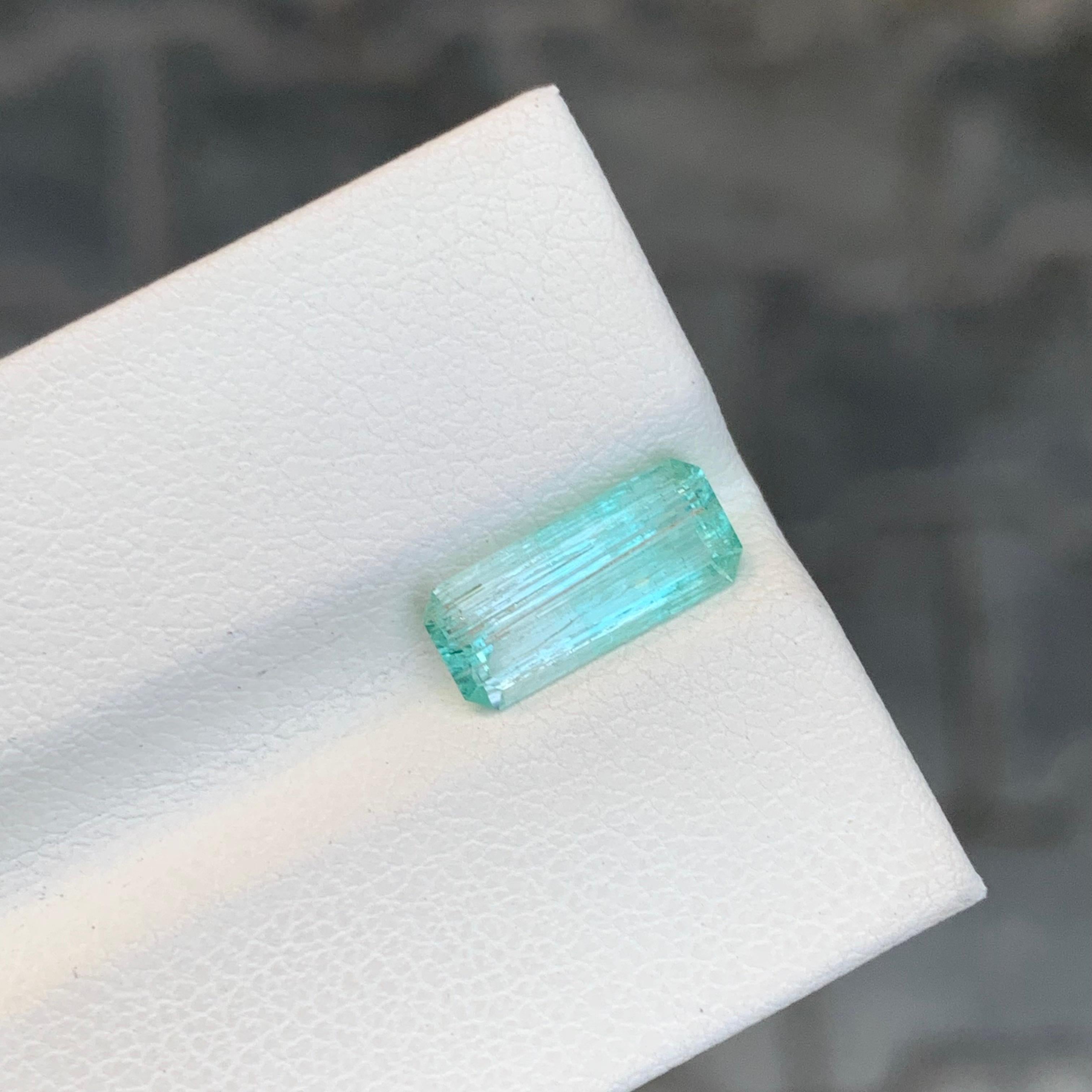 Arts and Crafts 1.60 Carat Natural Loose Green Emerald Beryl Gemstone For Sale