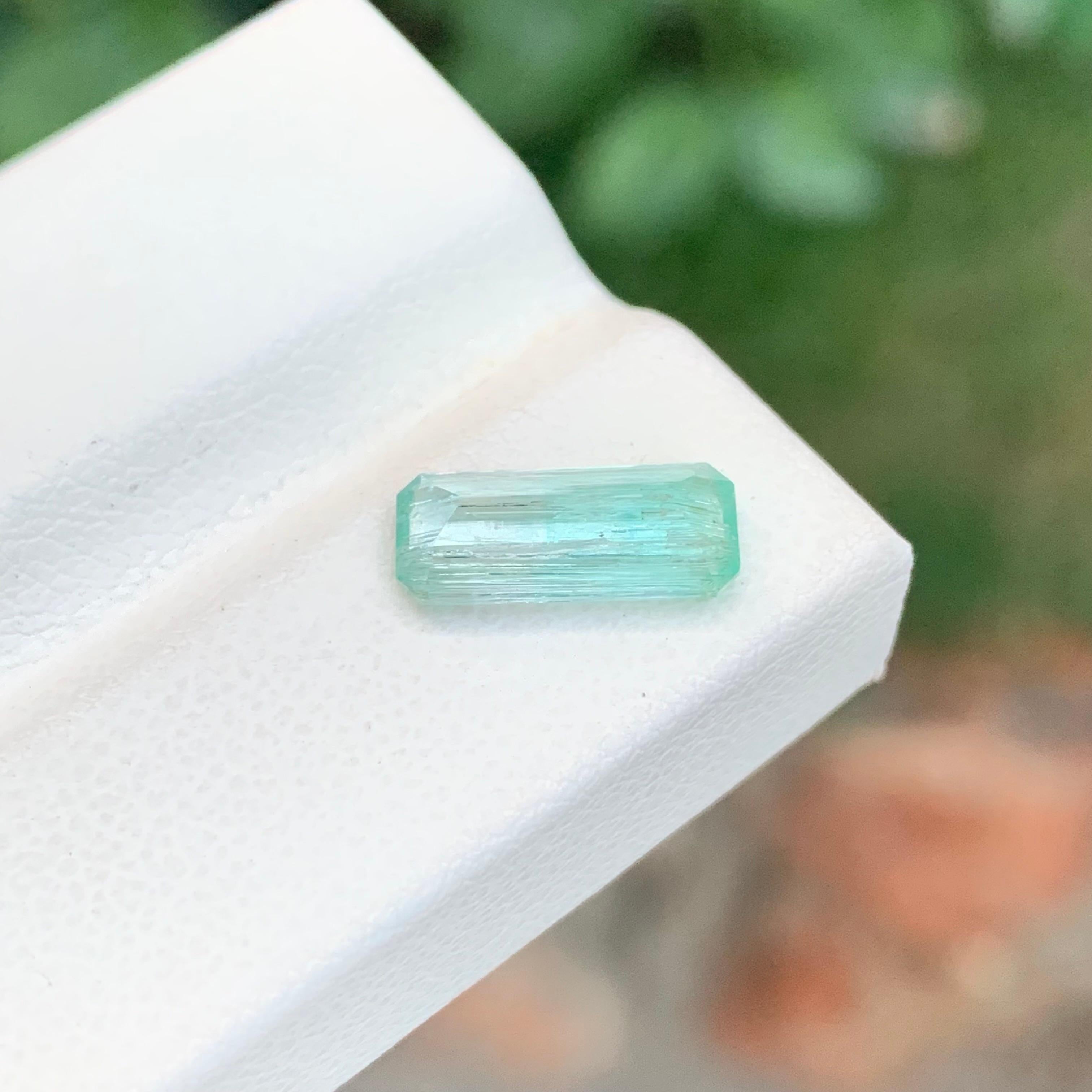 1.60 Carat Natural Loose Green Emerald Beryl Gemstone In New Condition For Sale In Peshawar, PK