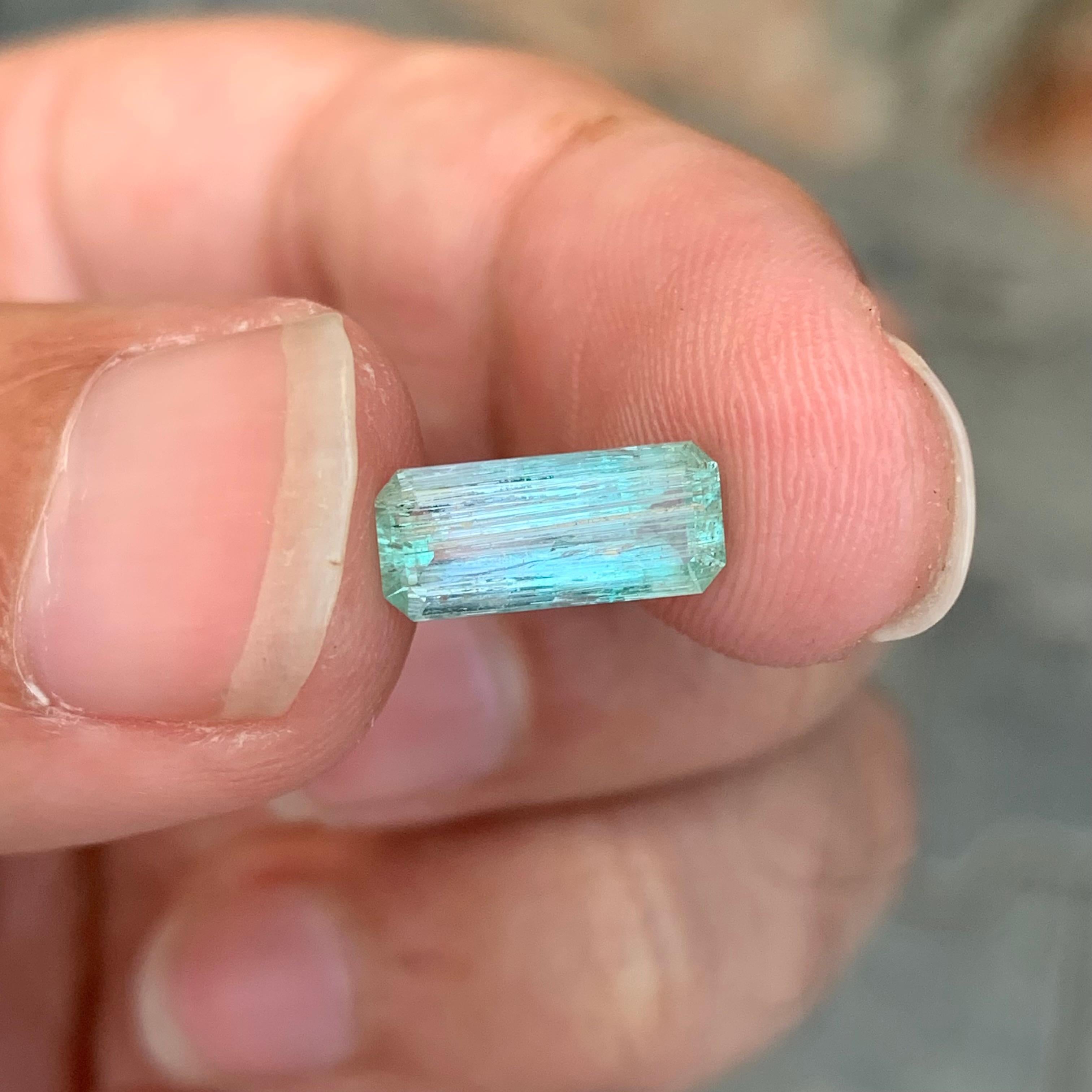 1.60 Carat Natural Loose Green Emerald Beryl Gemstone For Sale 1