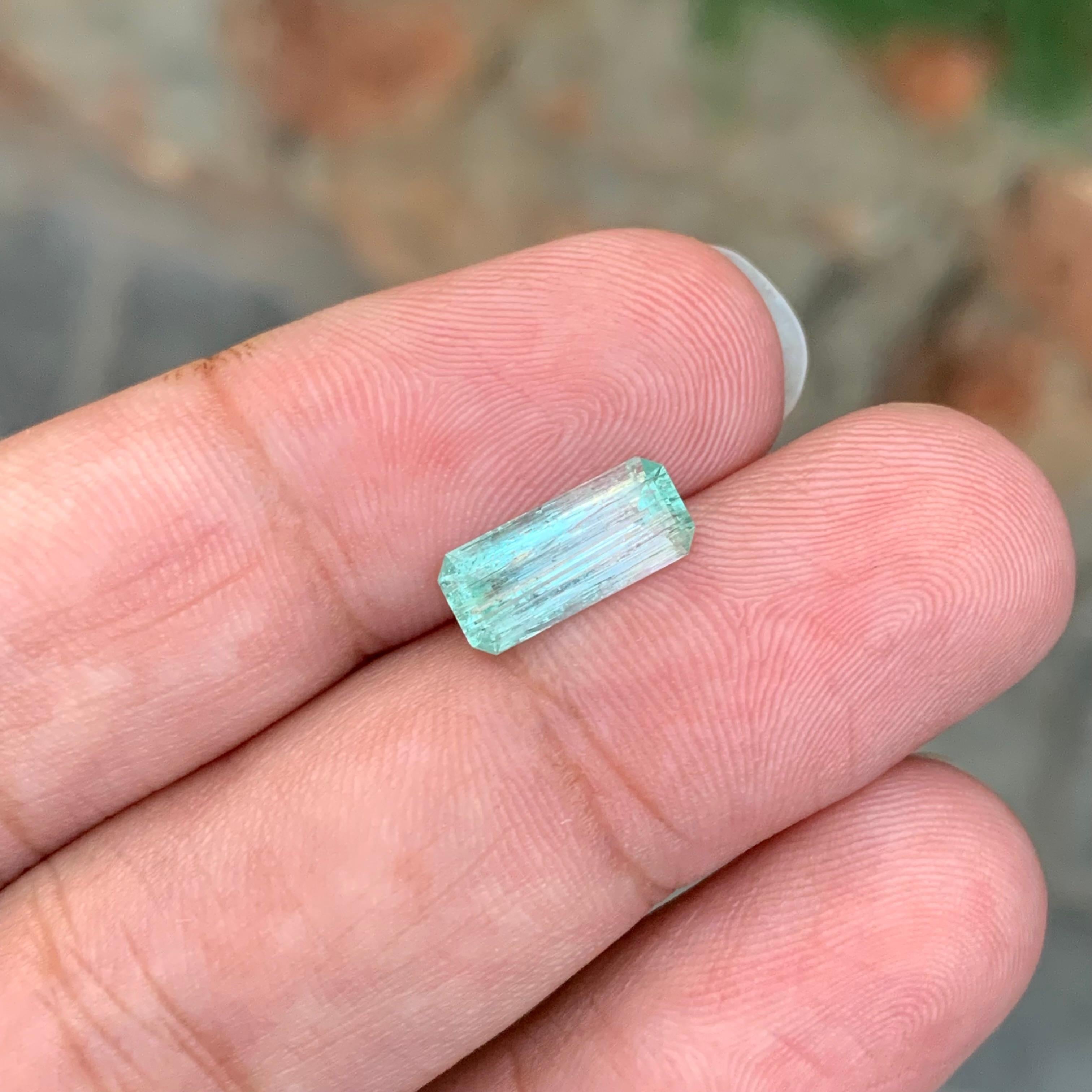 1.60 Carat Natural Loose Green Emerald Beryl Gemstone For Sale 2