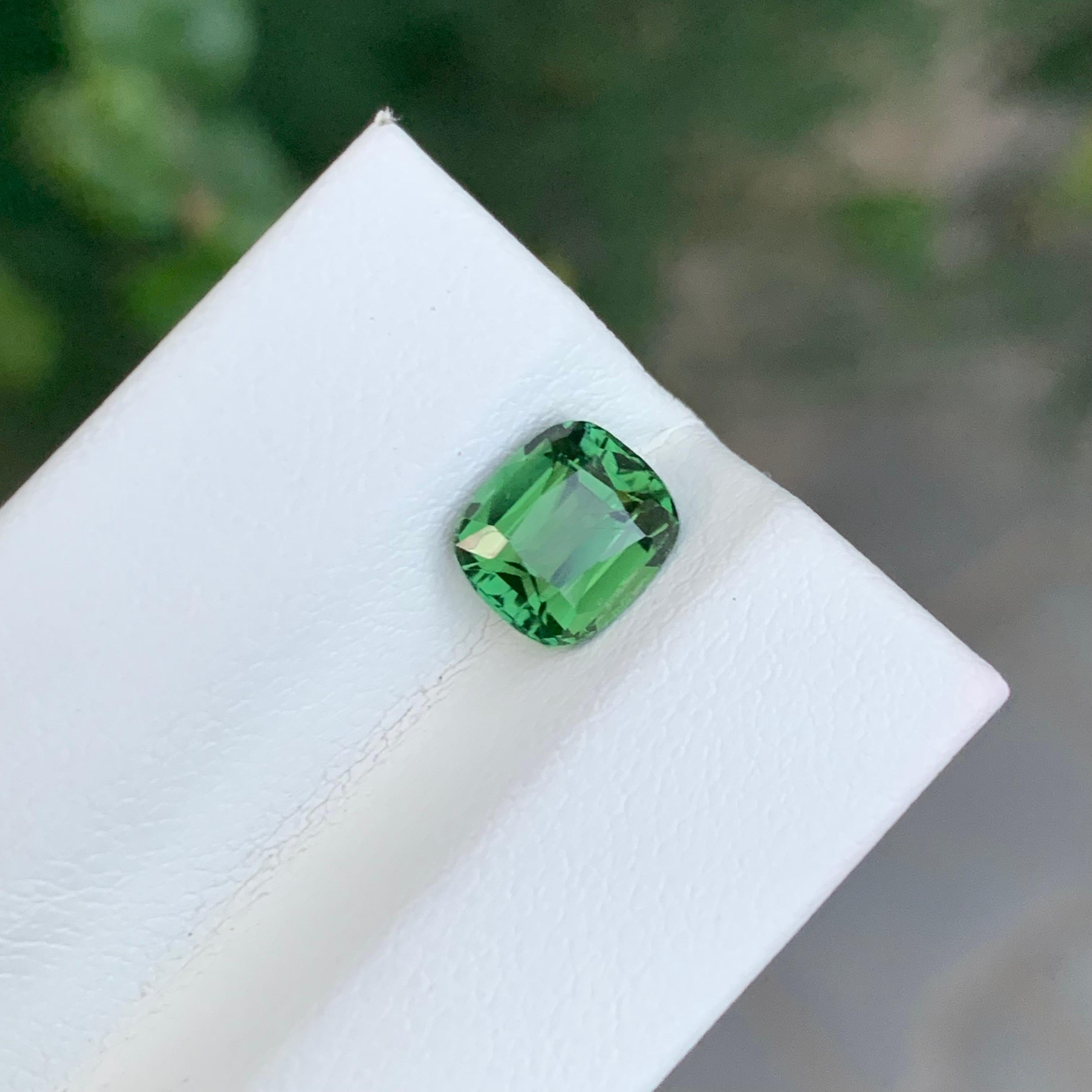 Arts and Crafts 1.60 Carat Natural Loose Green Tourmaline Cushion Shape Gem en vente