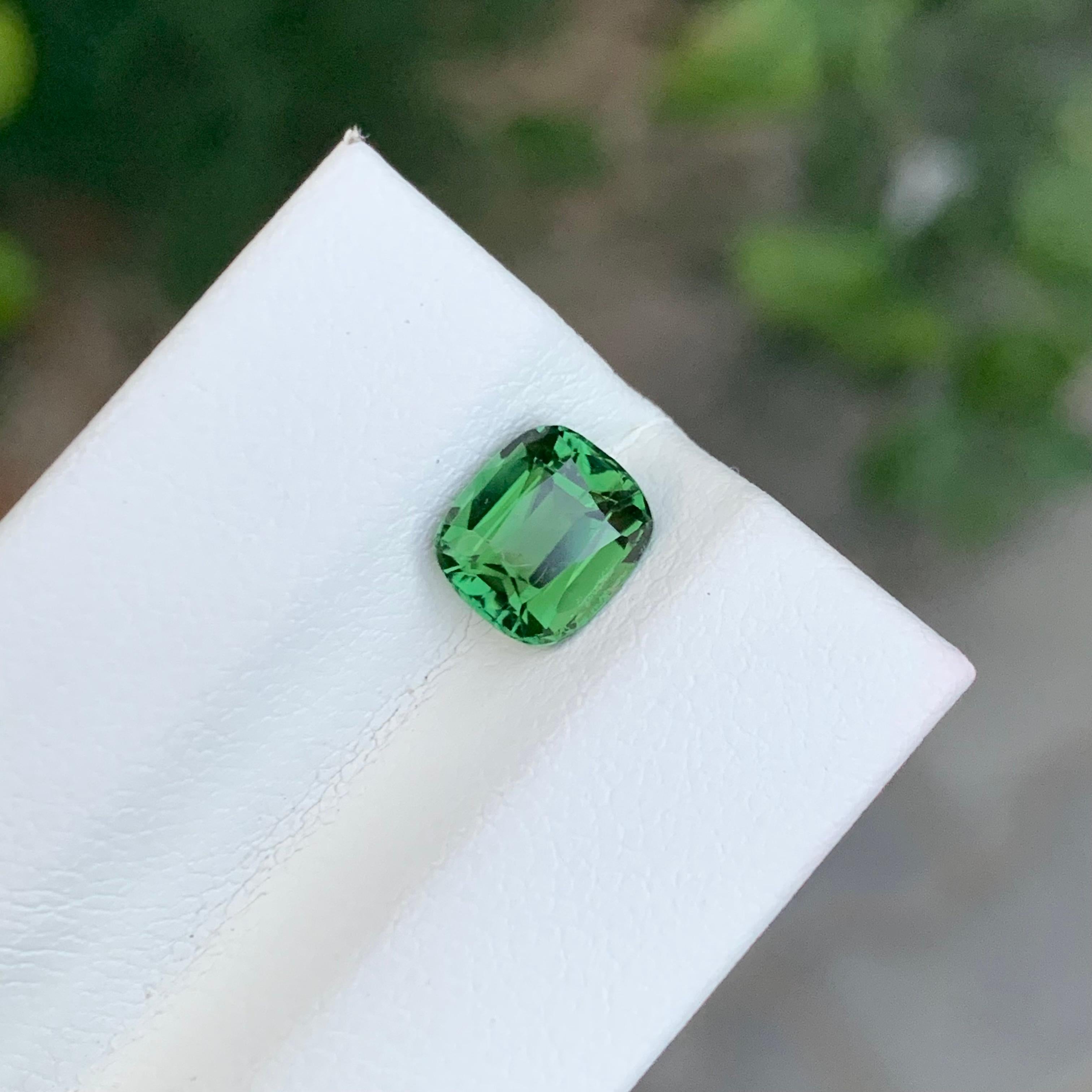Taille coussin 1.60 Carat Natural Loose Green Tourmaline Cushion Shape Gem en vente