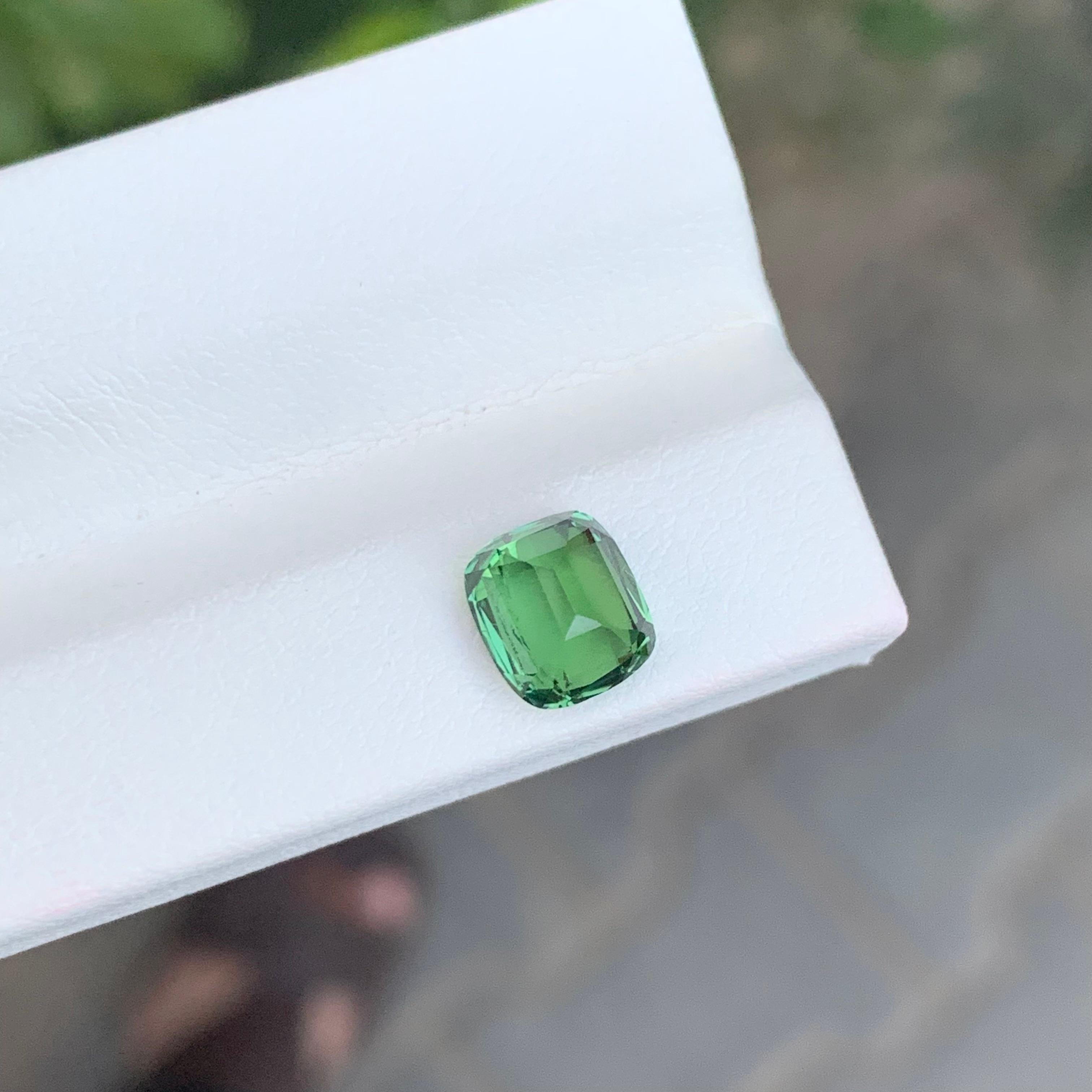 1.60 Carat Natural Loose Green Tourmaline Cushion Shape Gem en vente 1