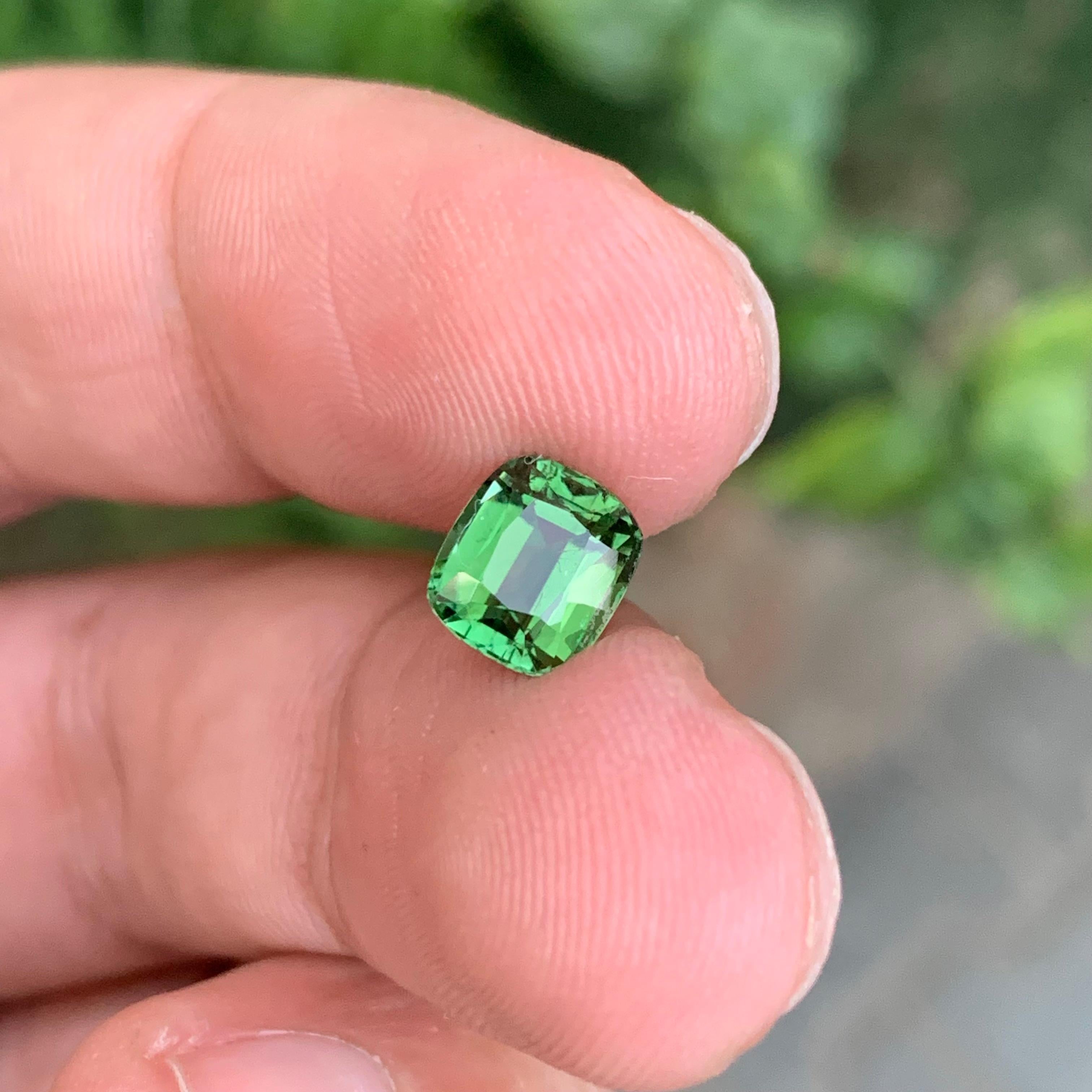 1.60 Carat Natural Loose Green Tourmaline Cushion Shape Gem en vente 2