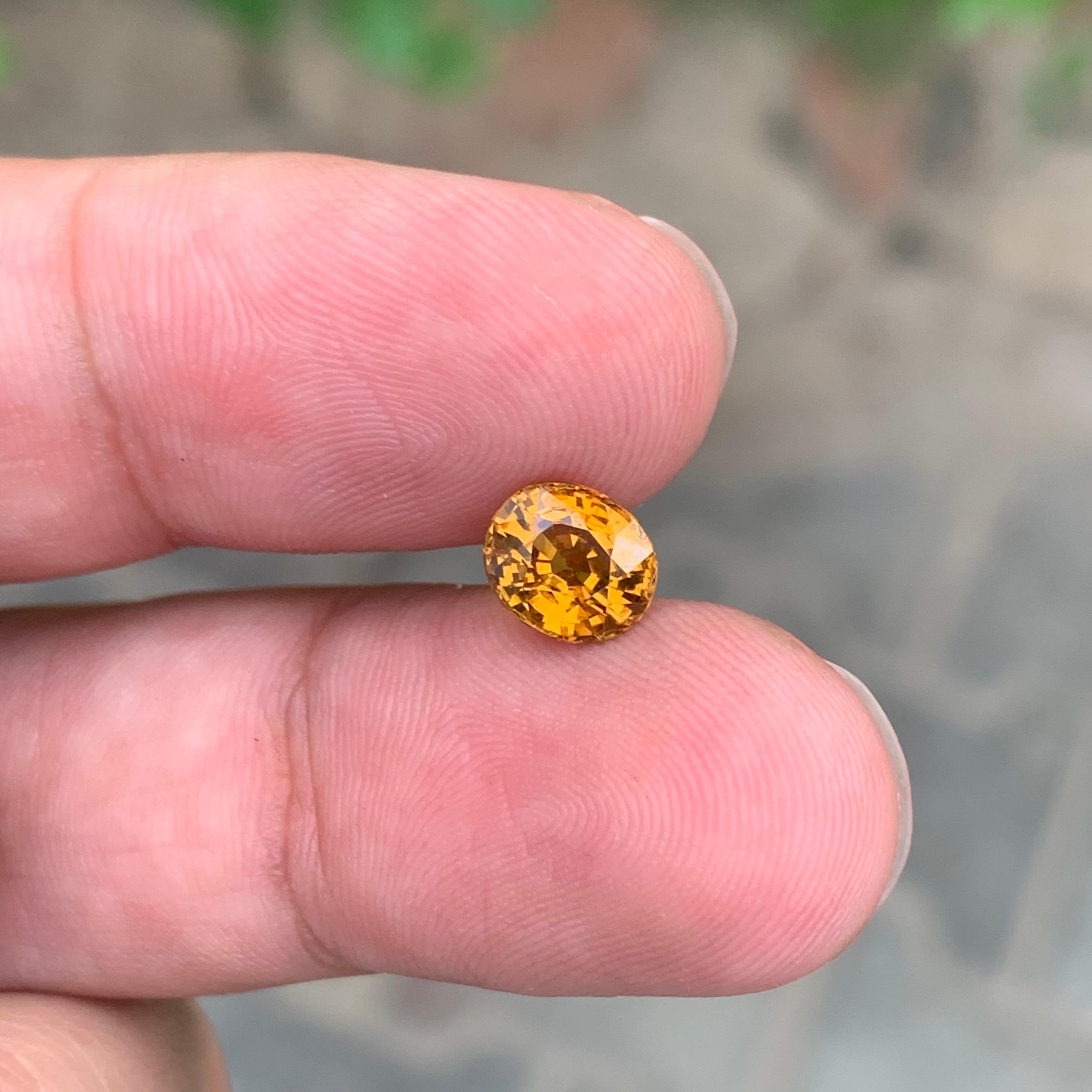 Gema natural suelta de granate de Malí de 1.60 quilates y forma ovalada en venta 8