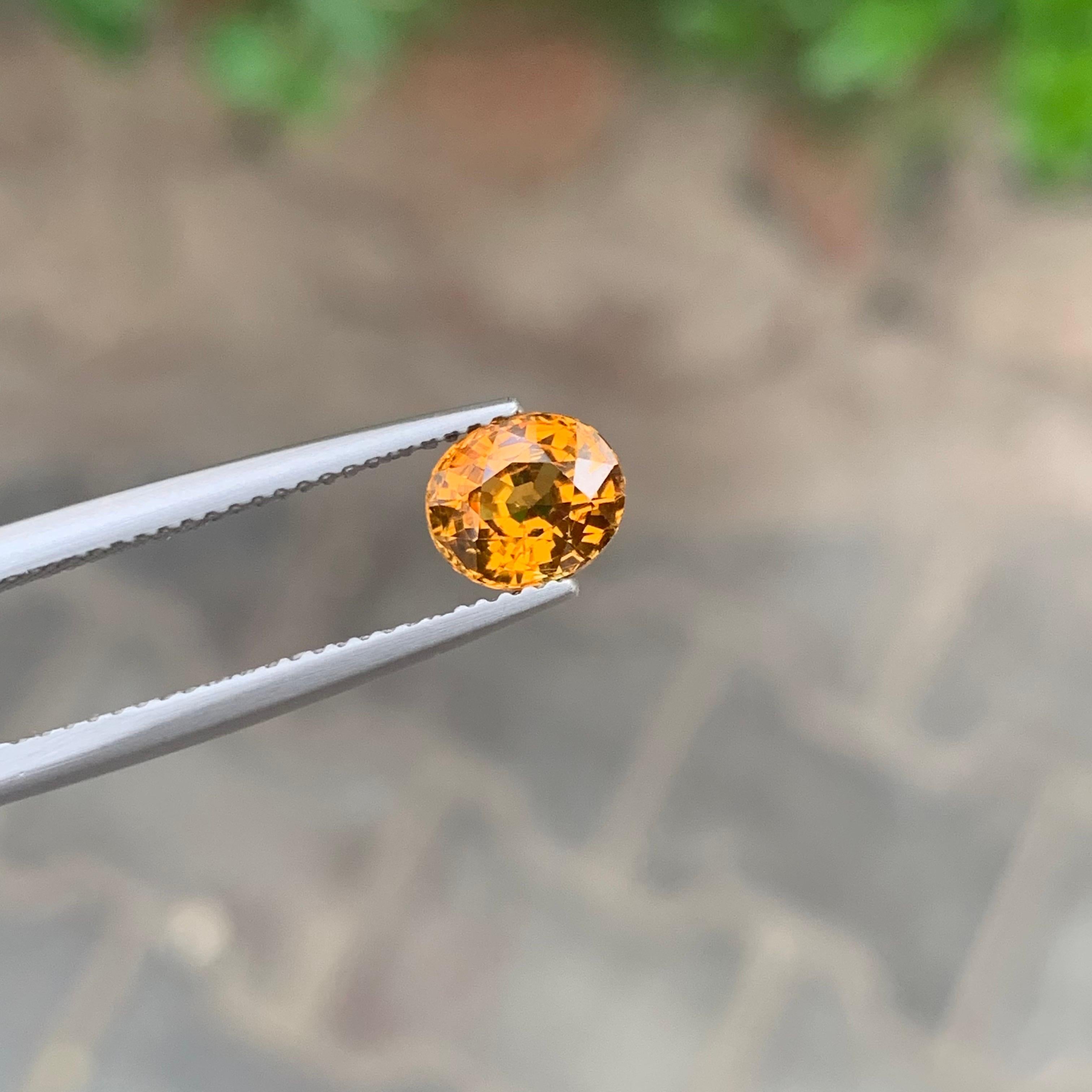 Gema natural suelta de granate de Malí de 1.60 quilates y forma ovalada Corte oval en venta