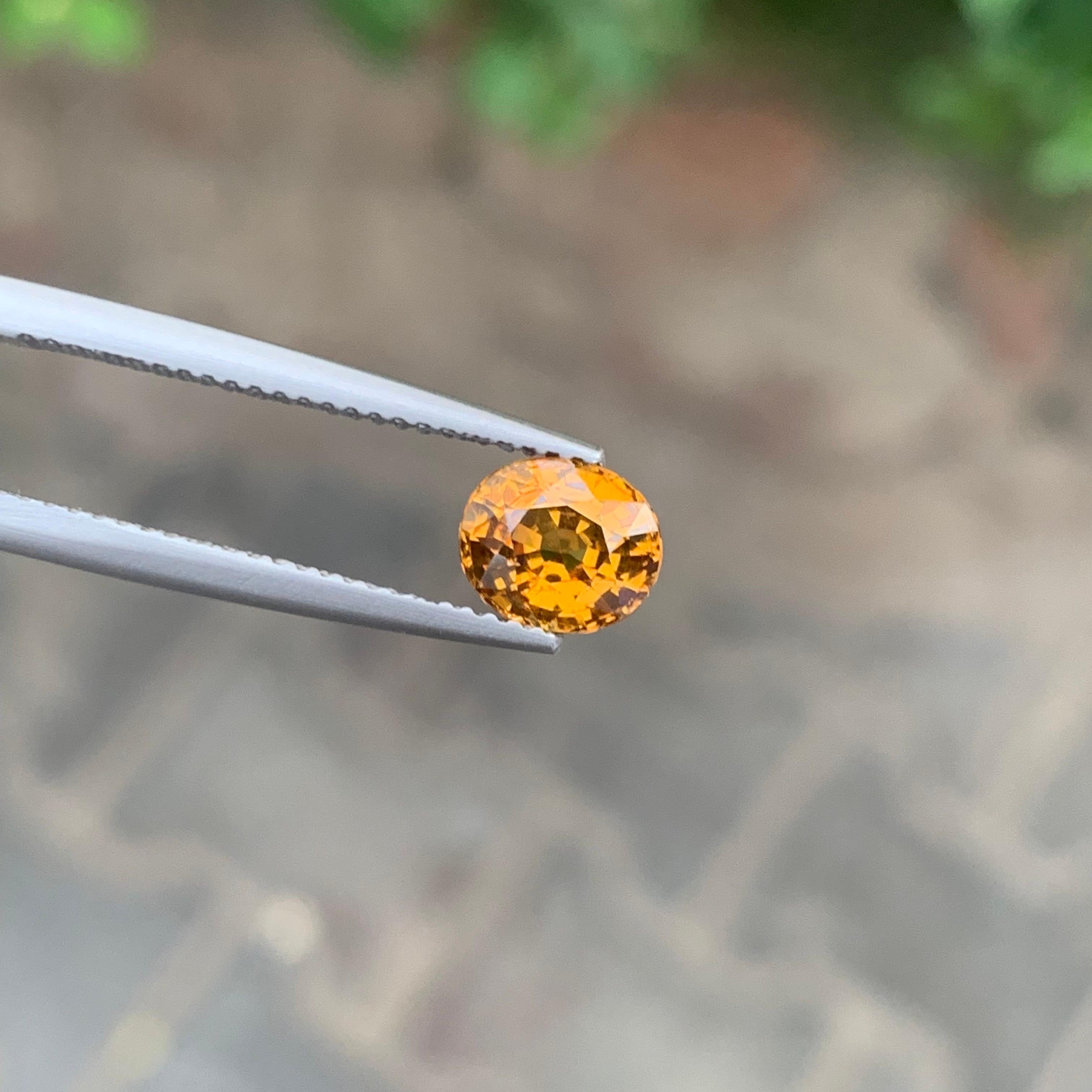 Gema natural suelta de granate de Malí de 1.60 quilates y forma ovalada en Nuevo estado para la venta en Peshawar, PK