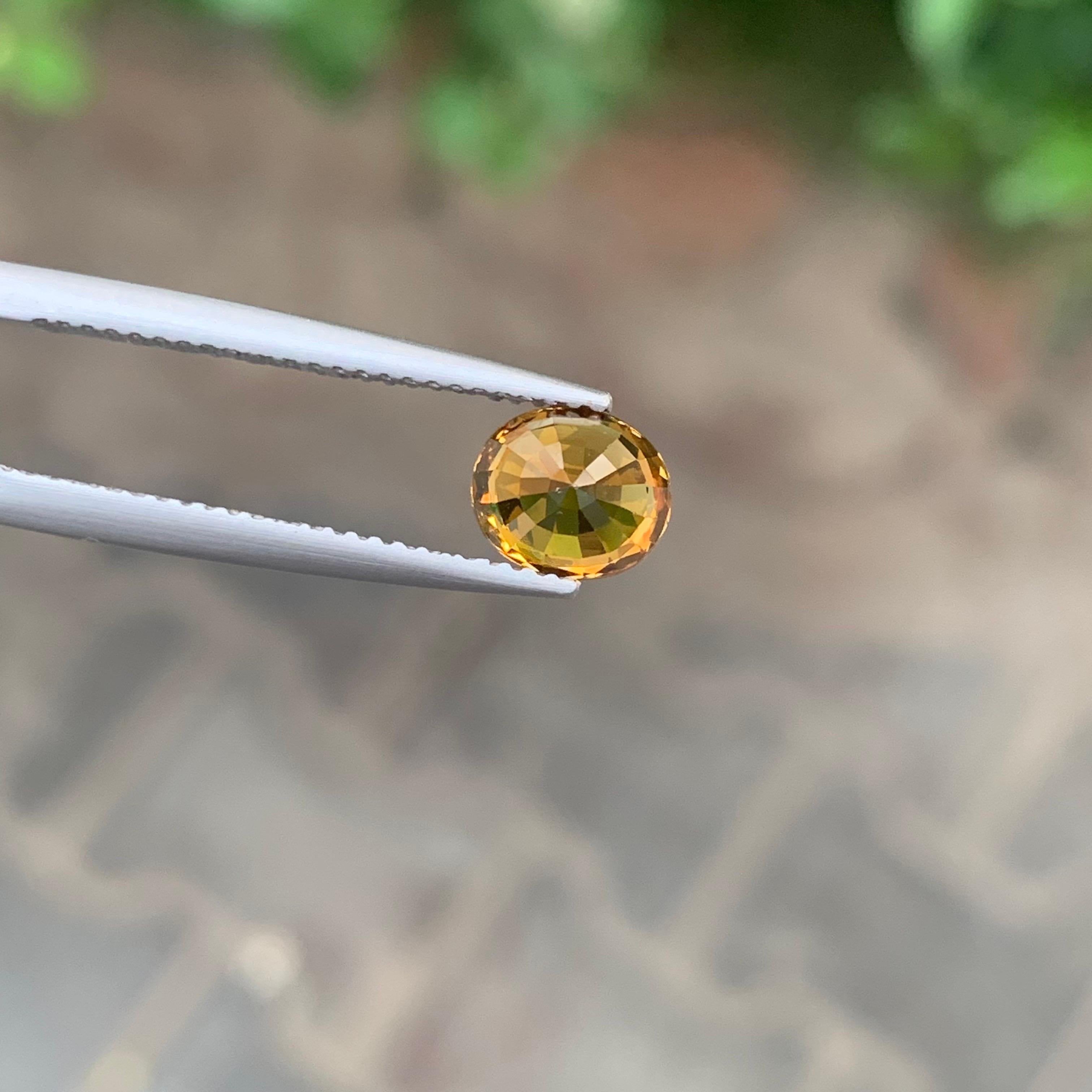 Gema natural suelta de granate de Malí de 1.60 quilates y forma ovalada en venta 1