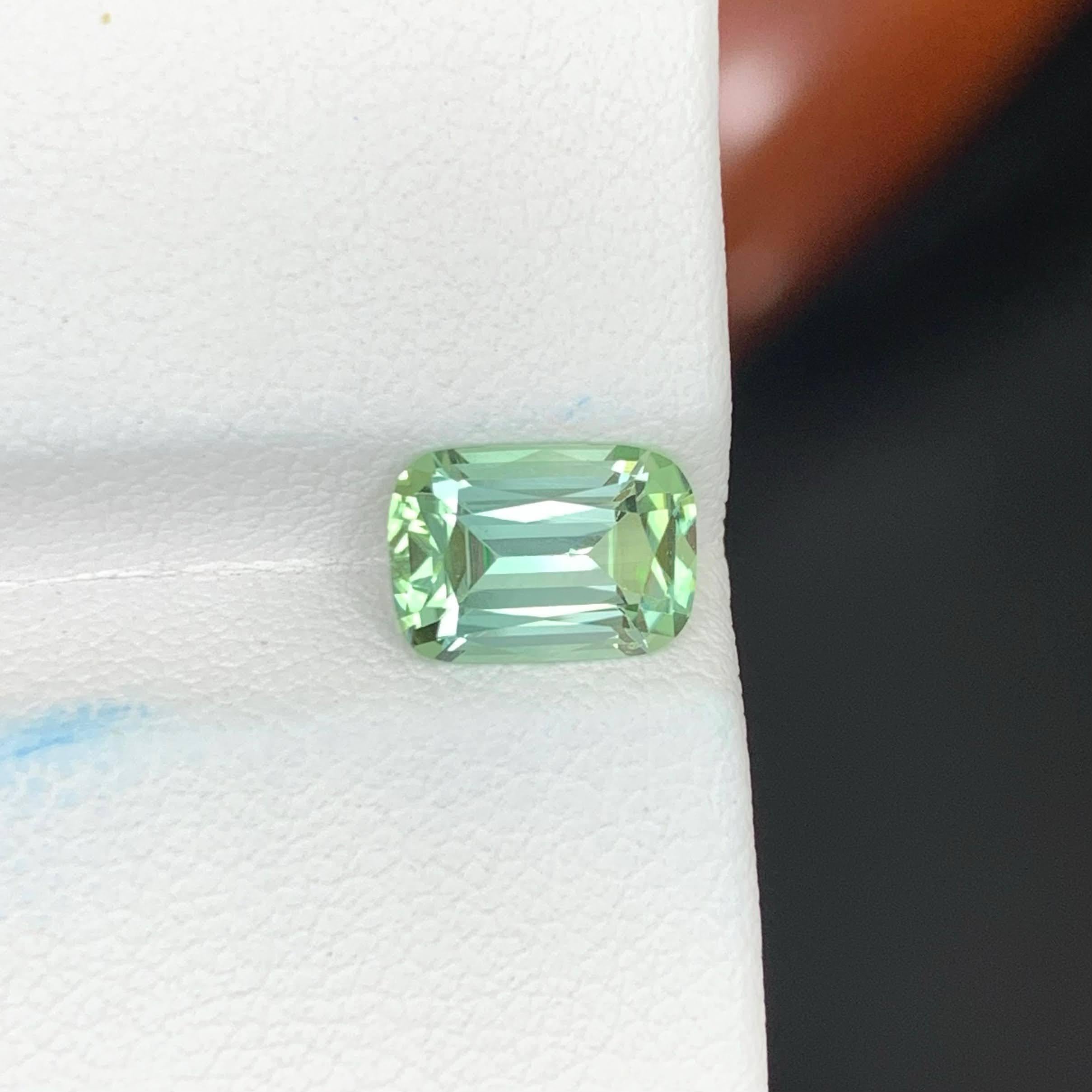 Peso 1,60 carati 
Dimensioni 8,6x6,1x4,2 mm
Trattamento Nessuno 
Origine afgana 
Pulizia degli occhi di chiarezza 
Forma taglio cuscino 




Questa tormalina verde menta da 1,60 carati presenta una tonalità rinfrescante e vibrante che cattura la