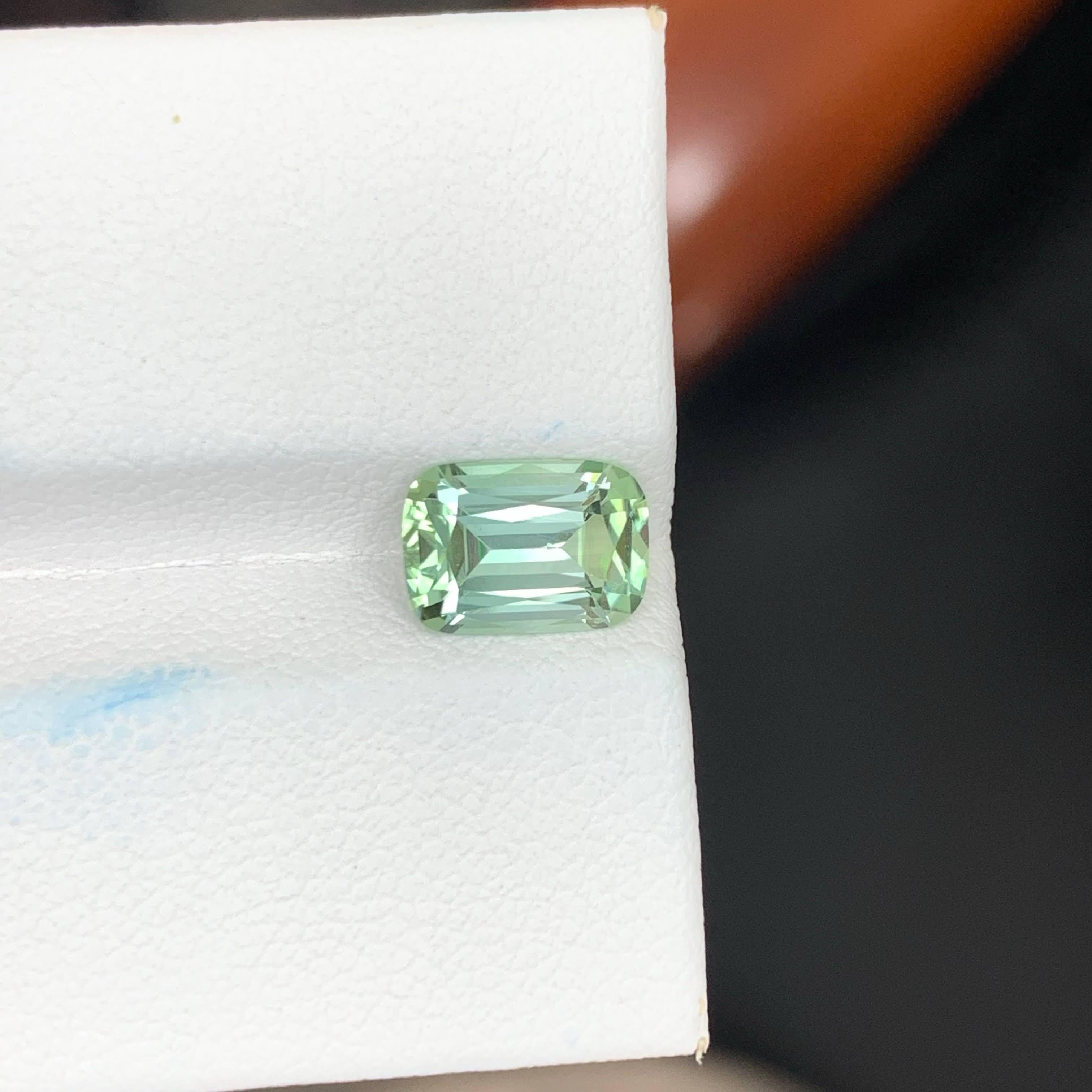 da uomo o donna 1.60 Carati di tormalina verde menta naturale sfusa con taglio a cuscino Gemma afgana in vendita