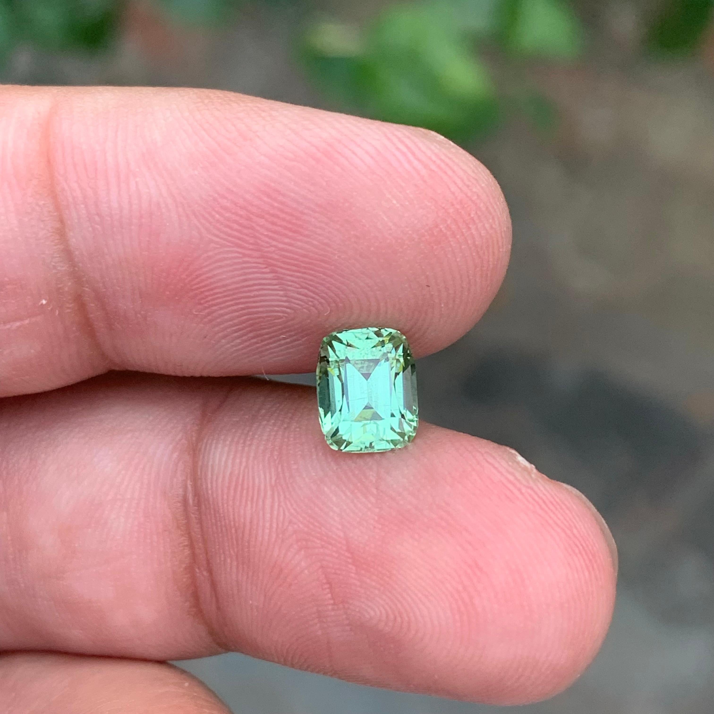 1.60 Carat Natural Loose Mint Green Tourmaline Cushion Shape Gem en vente 4