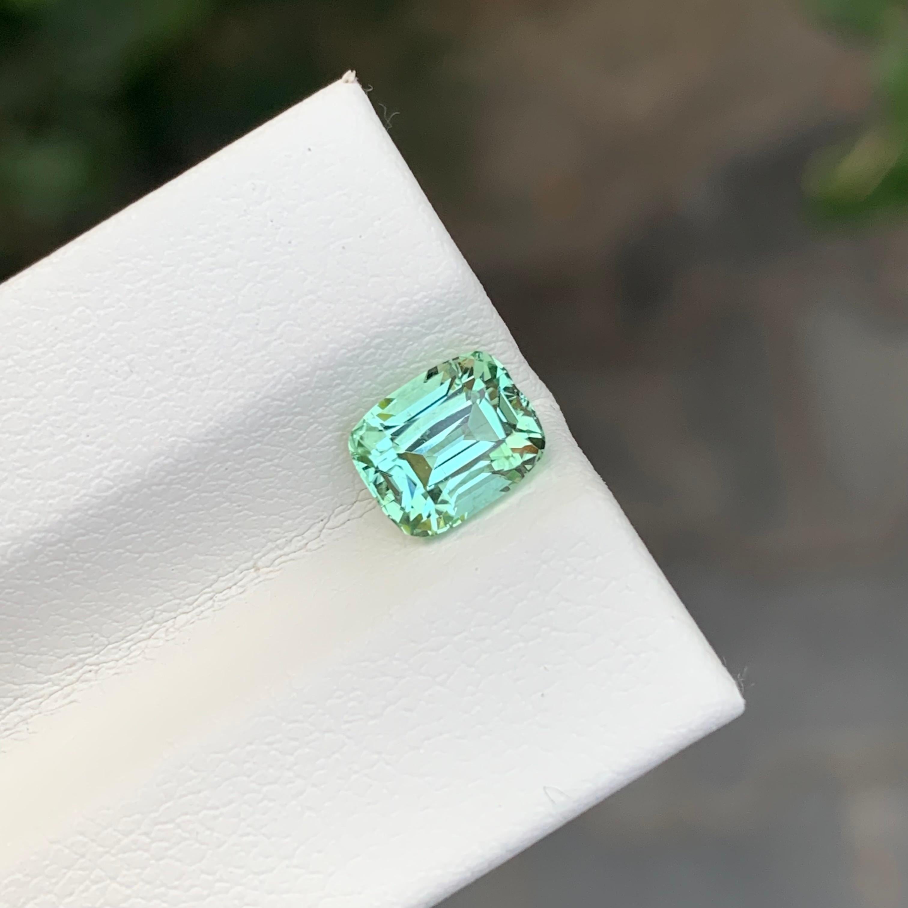 Arts and Crafts 1.60 Carat Natural Loose Mint Green Tourmaline Cushion Shape Gem en vente