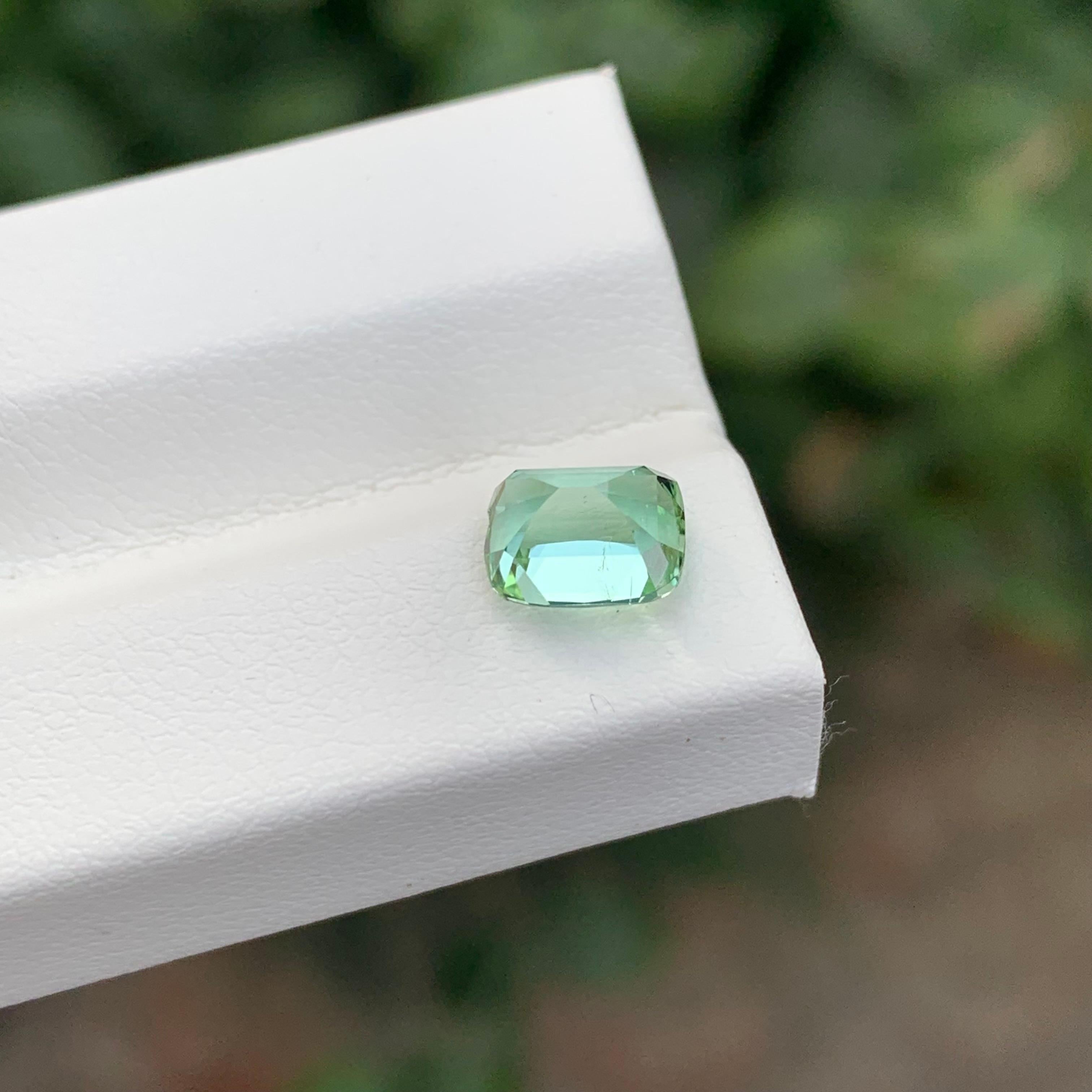 1.60 Carat Natural Loose Mint Green Tourmaline Cushion Shape Gem Unisexe en vente
