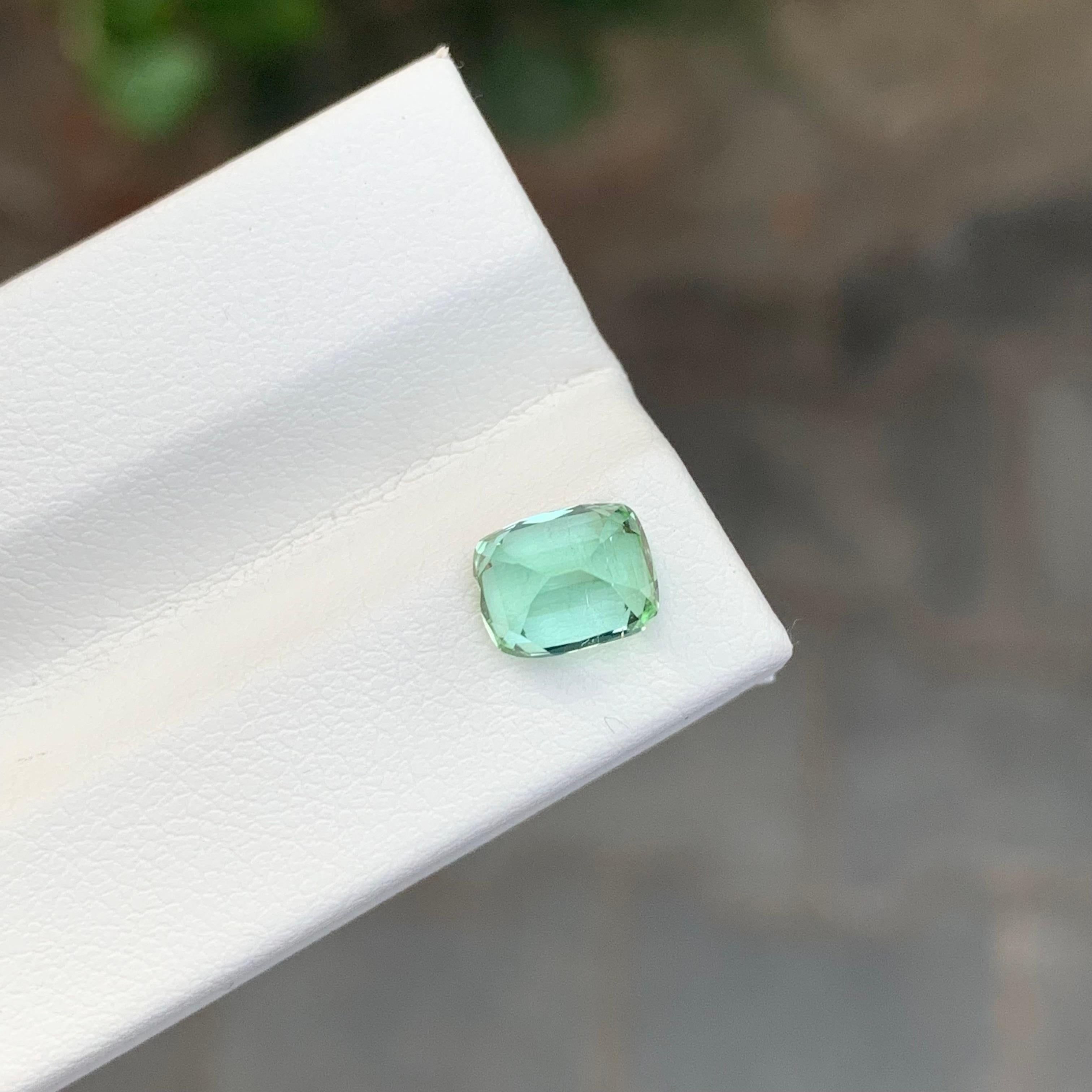 1.60 Carat Natural Loose Mint Green Tourmaline Cushion Shape Gem en vente 1
