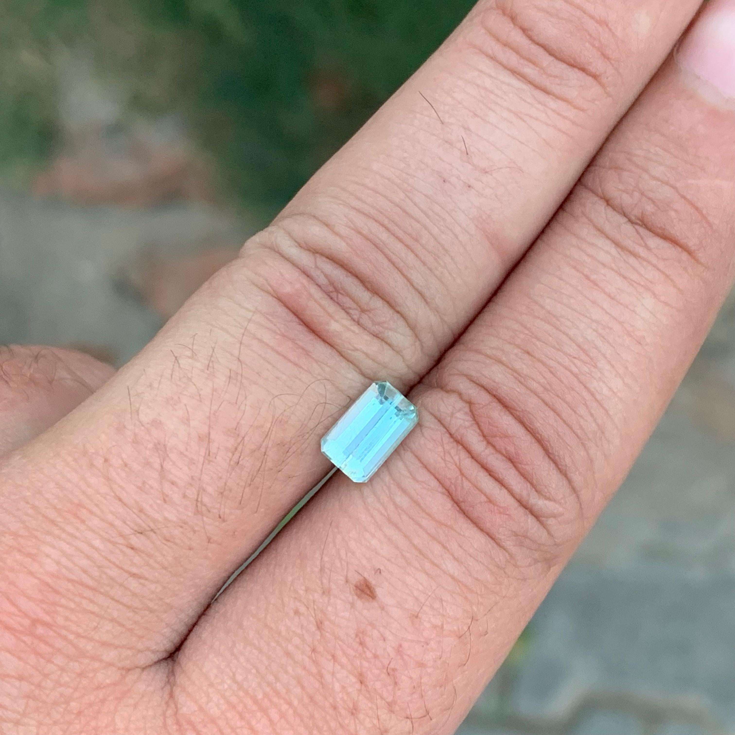 1.60 Carat Natural Loose Mint Green Tourmaline Emerald Shape Gemstone (pierre précieuse en forme d'émeraude) Unisexe en vente