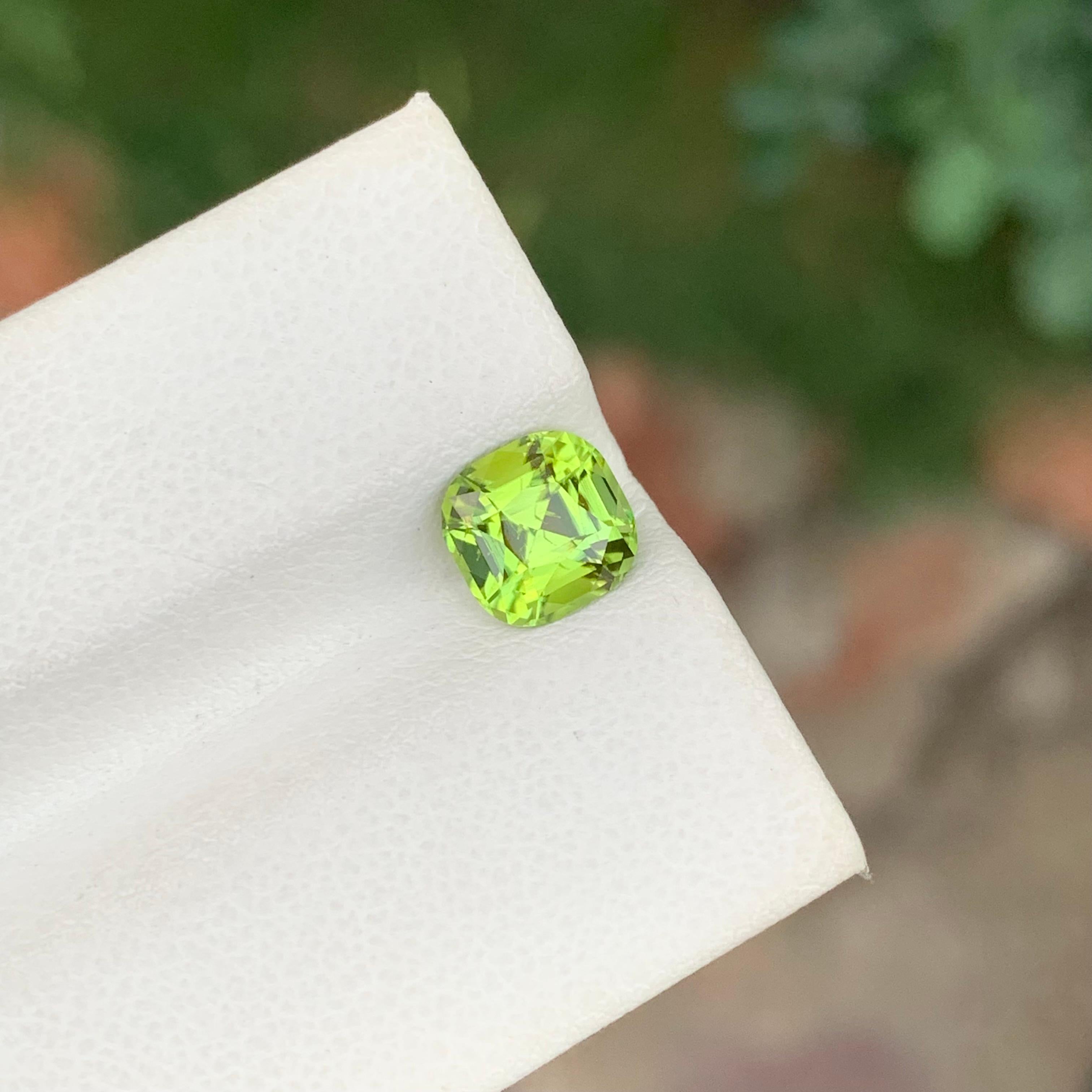 Gema suelta de peridoto natural de 1,60 quilates en forma de cojín Artes y manualidades en venta