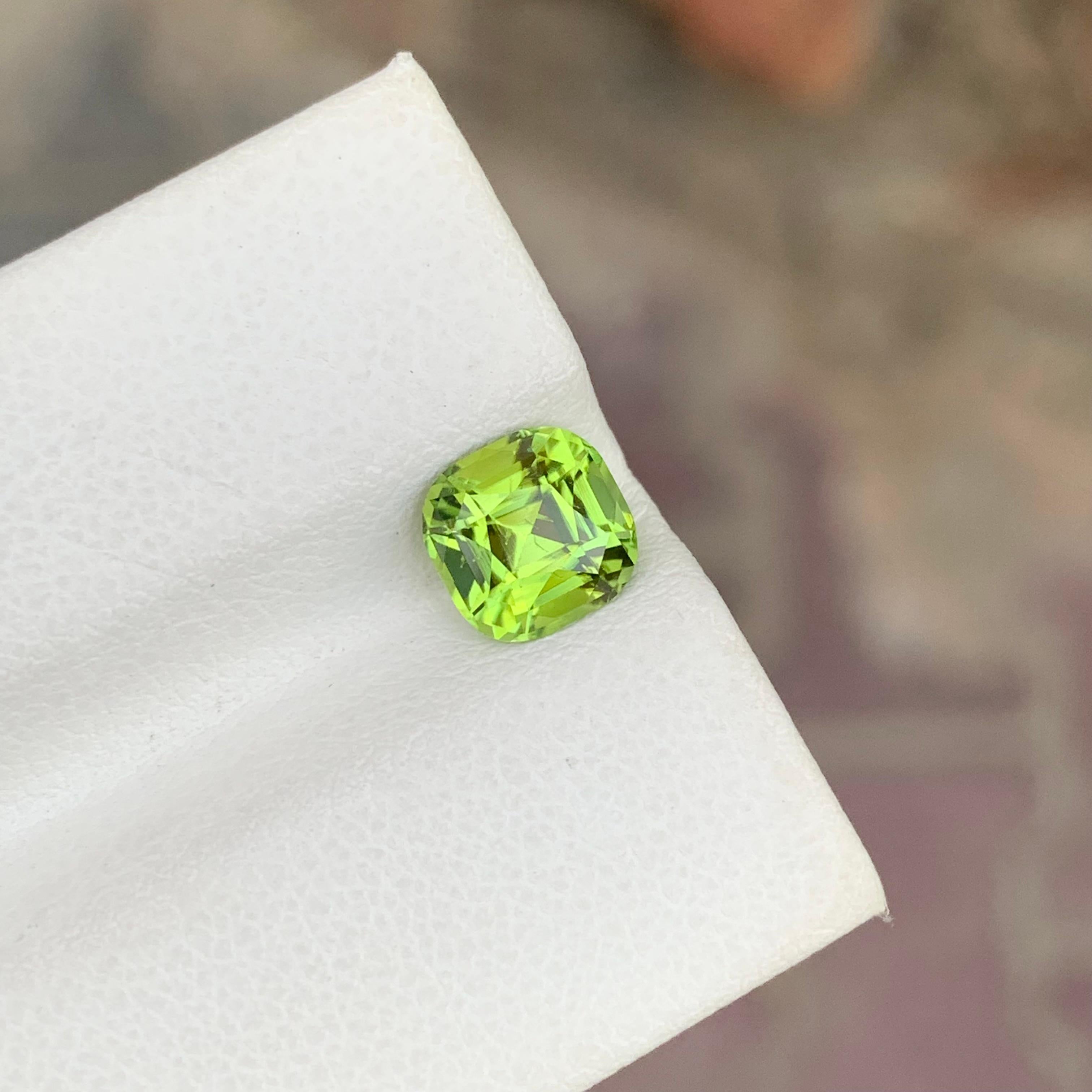 Gema suelta de peridoto natural de 1,60 quilates en forma de cojín Corte cojín en venta