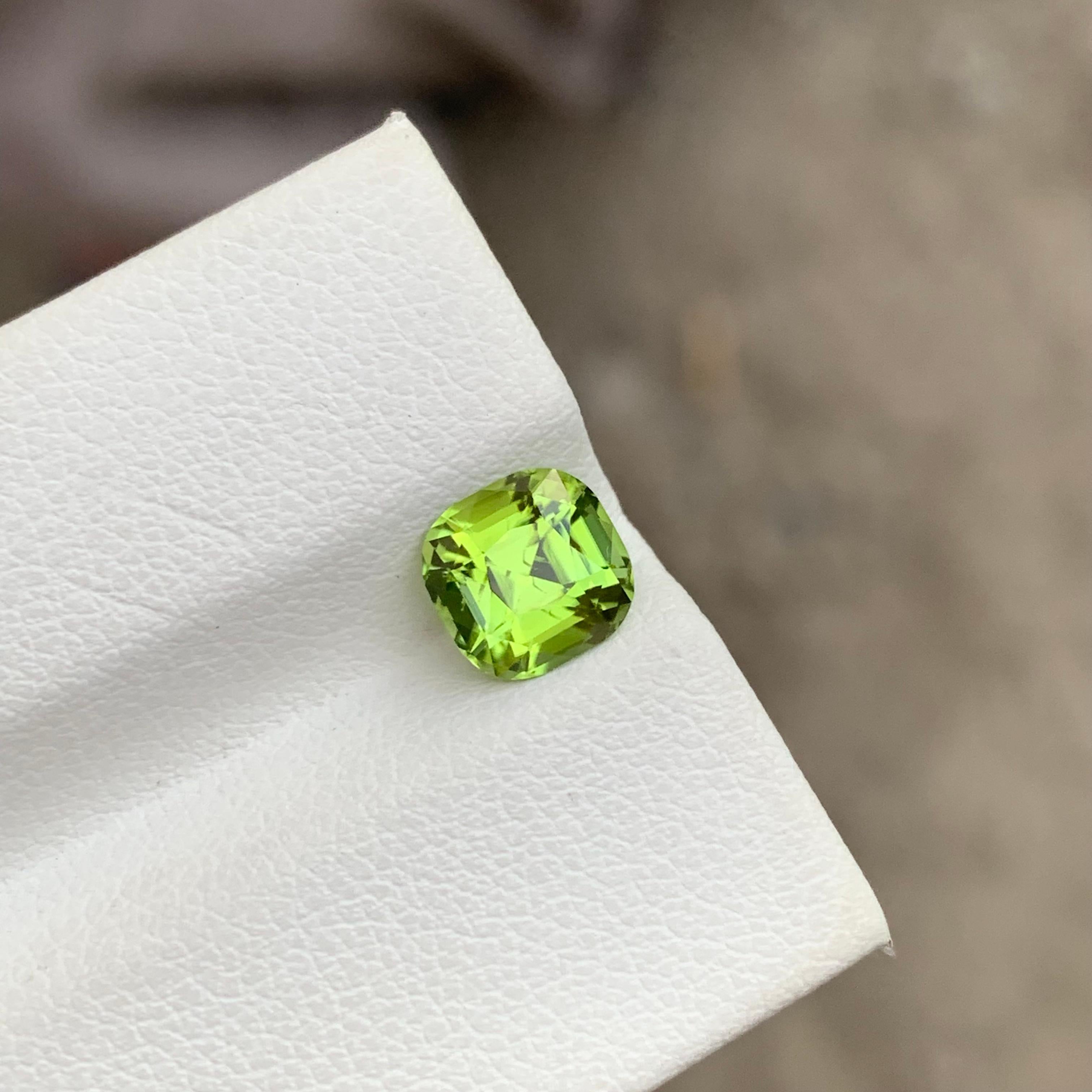 Gema suelta de peridoto natural de 1,60 quilates en forma de cojín en Nuevo estado para la venta en Peshawar, PK