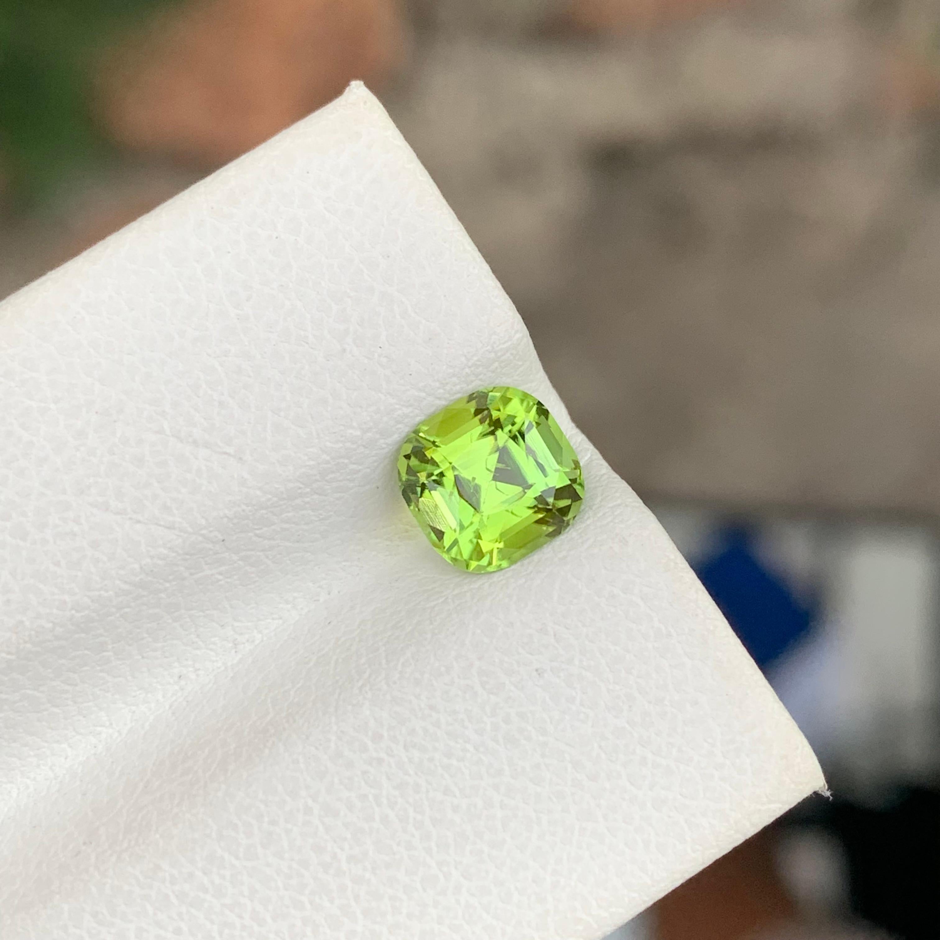 Femenino o masculino Gema suelta de peridoto natural de 1,60 quilates en forma de cojín en venta