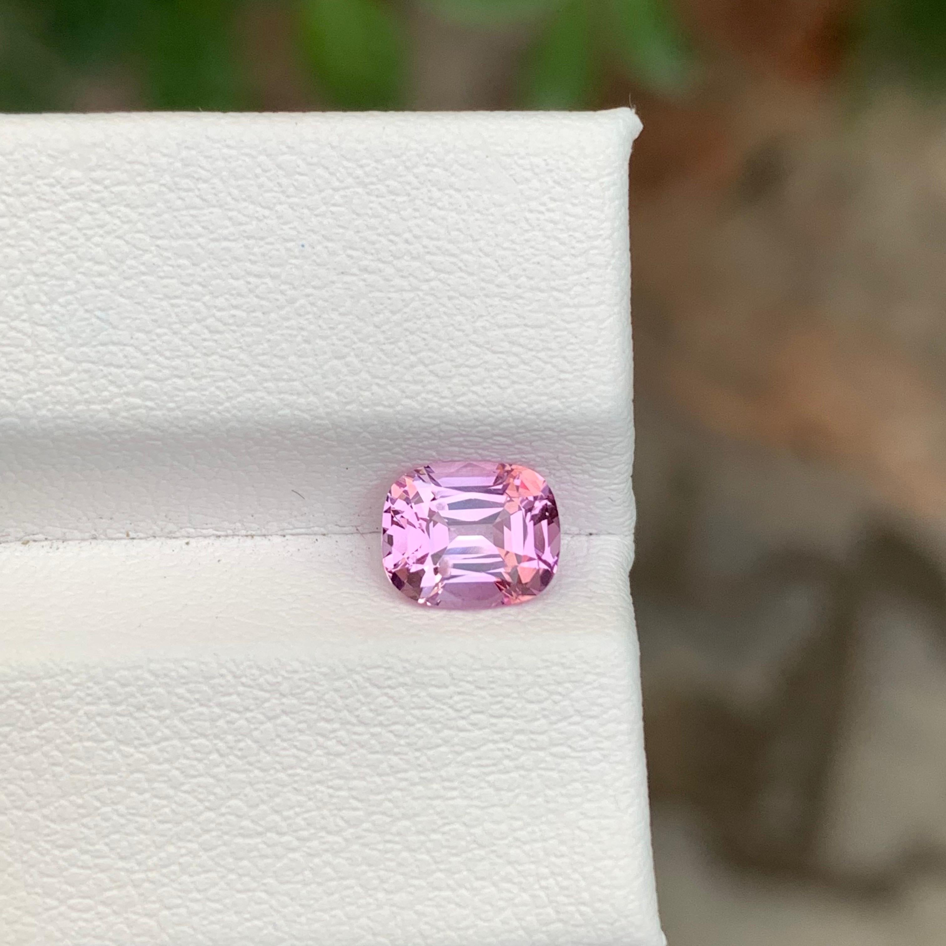 1,60 quilates de espinela rosa natural suelta en forma de cojín procedente de Tanzania Artes y manualidades en venta