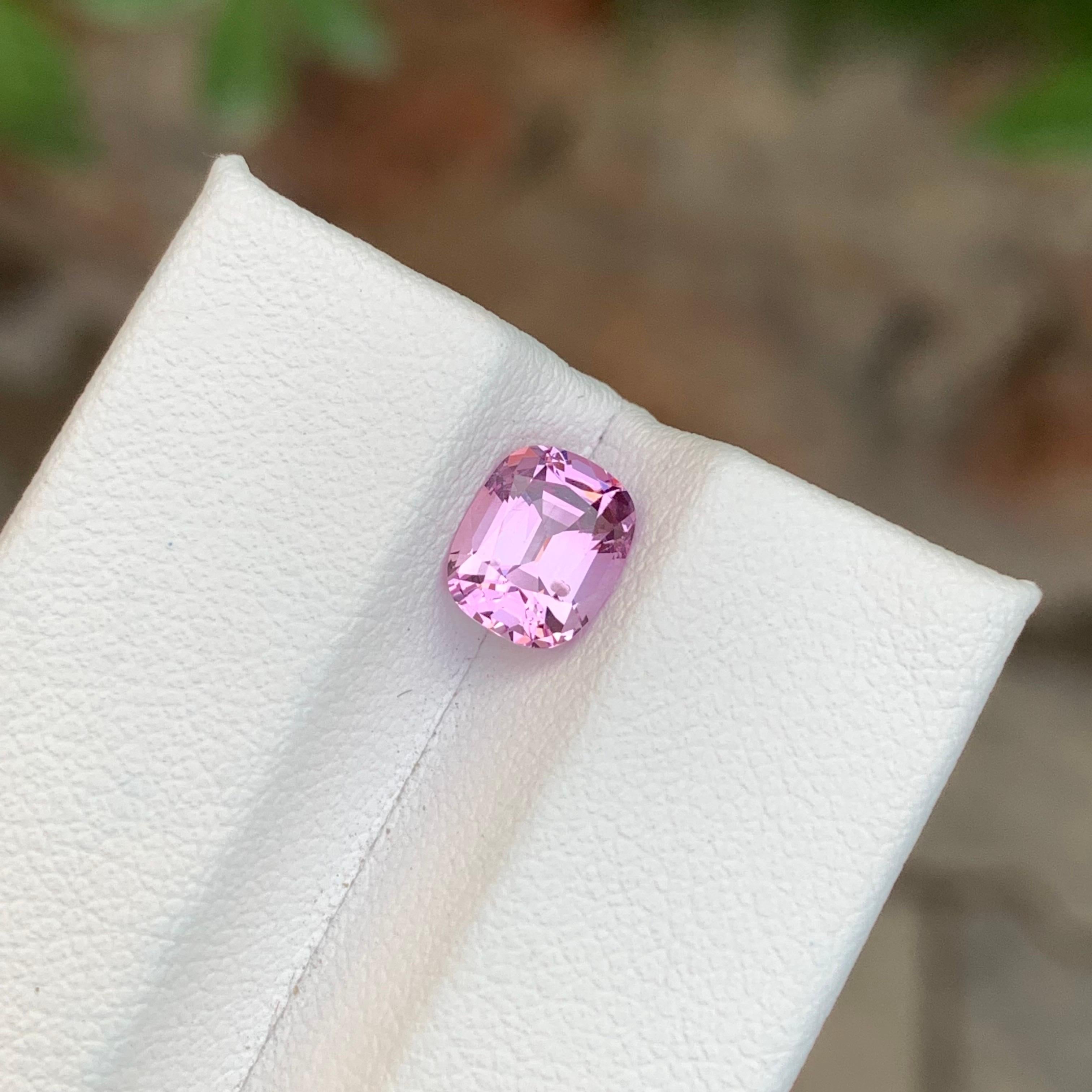 1,60 quilates de espinela rosa natural suelta en forma de cojín procedente de Tanzania en venta 1