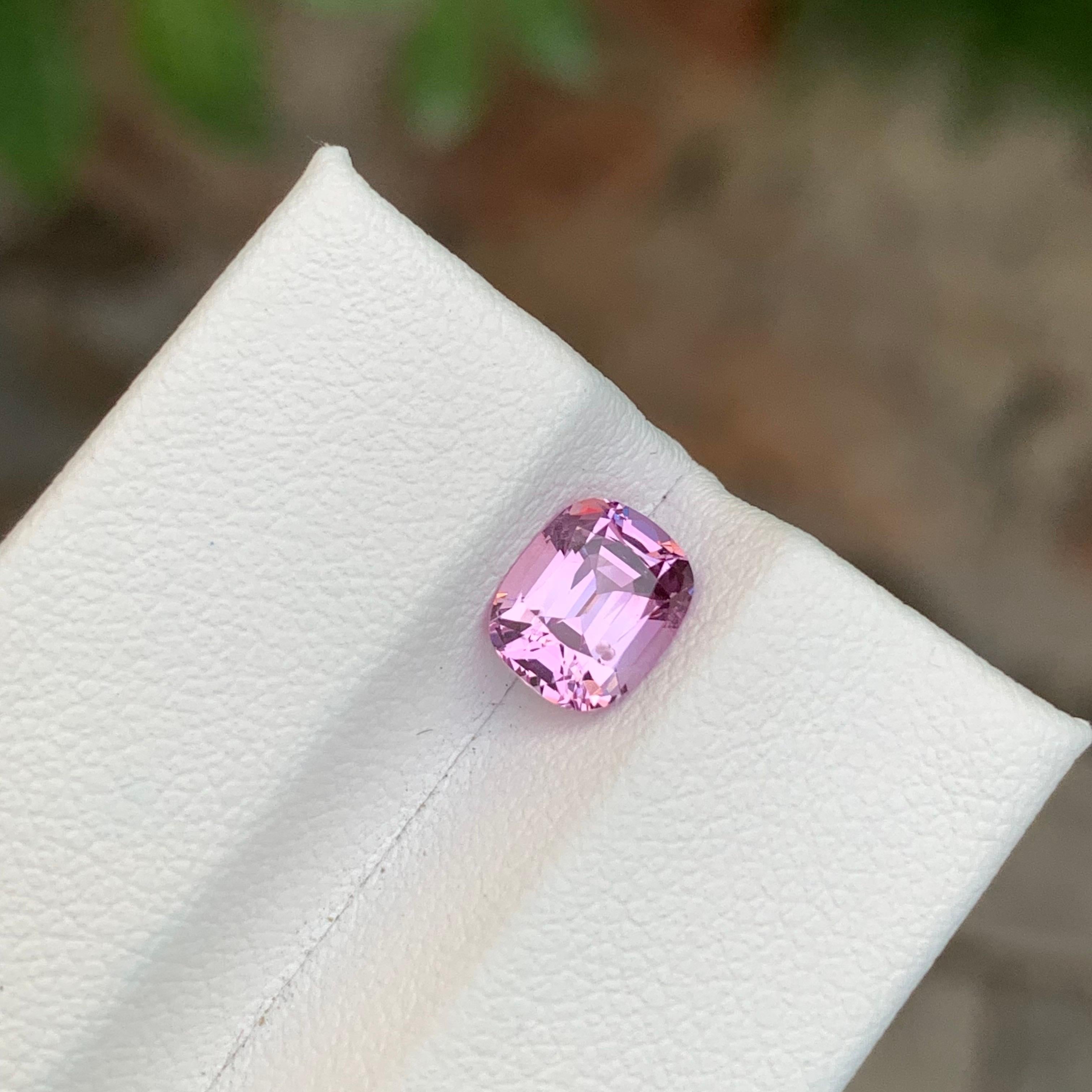 1,60 quilates de espinela rosa natural suelta en forma de cojín procedente de Tanzania en venta 2