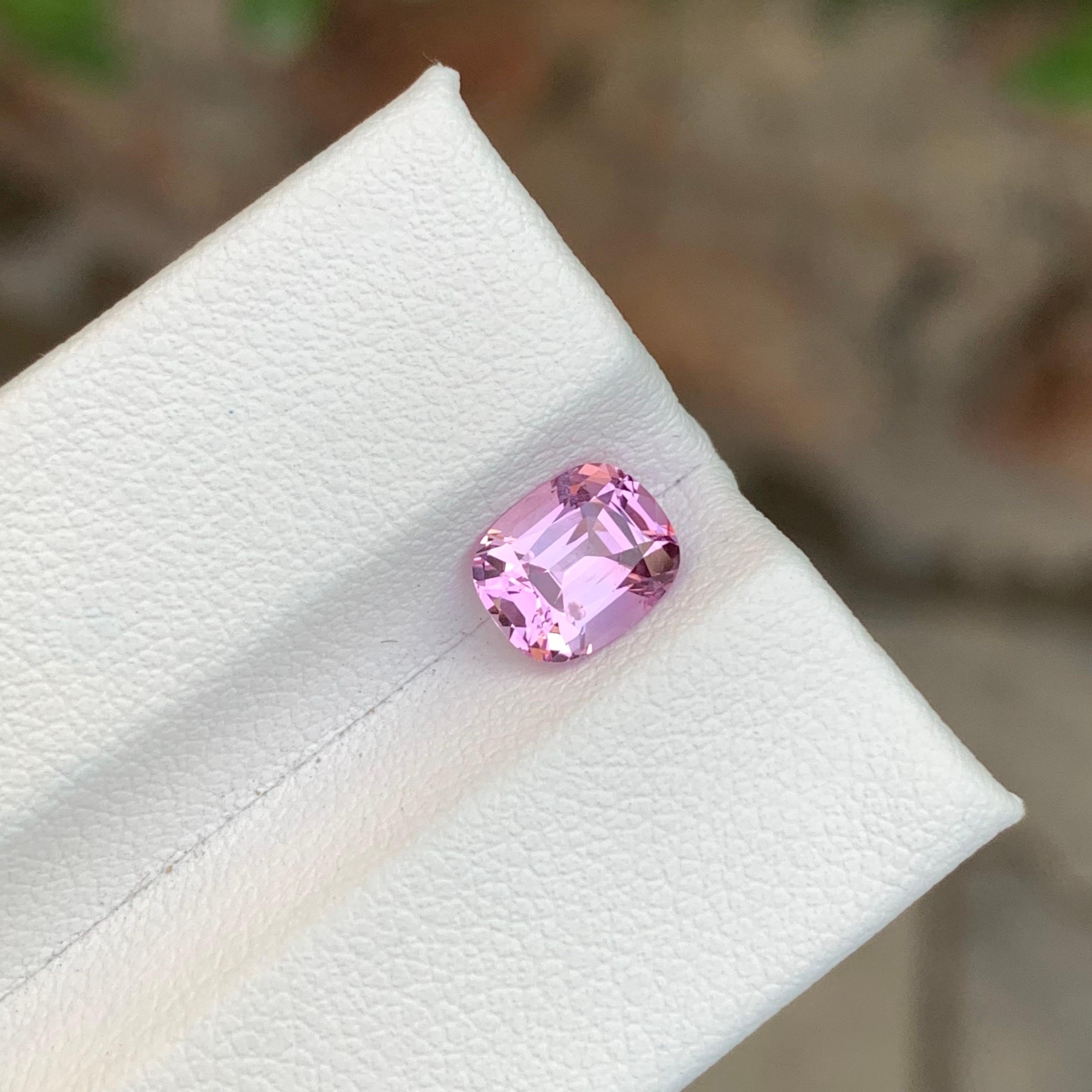 1,60 quilates de espinela rosa natural suelta en forma de cojín procedente de Tanzania en venta 3