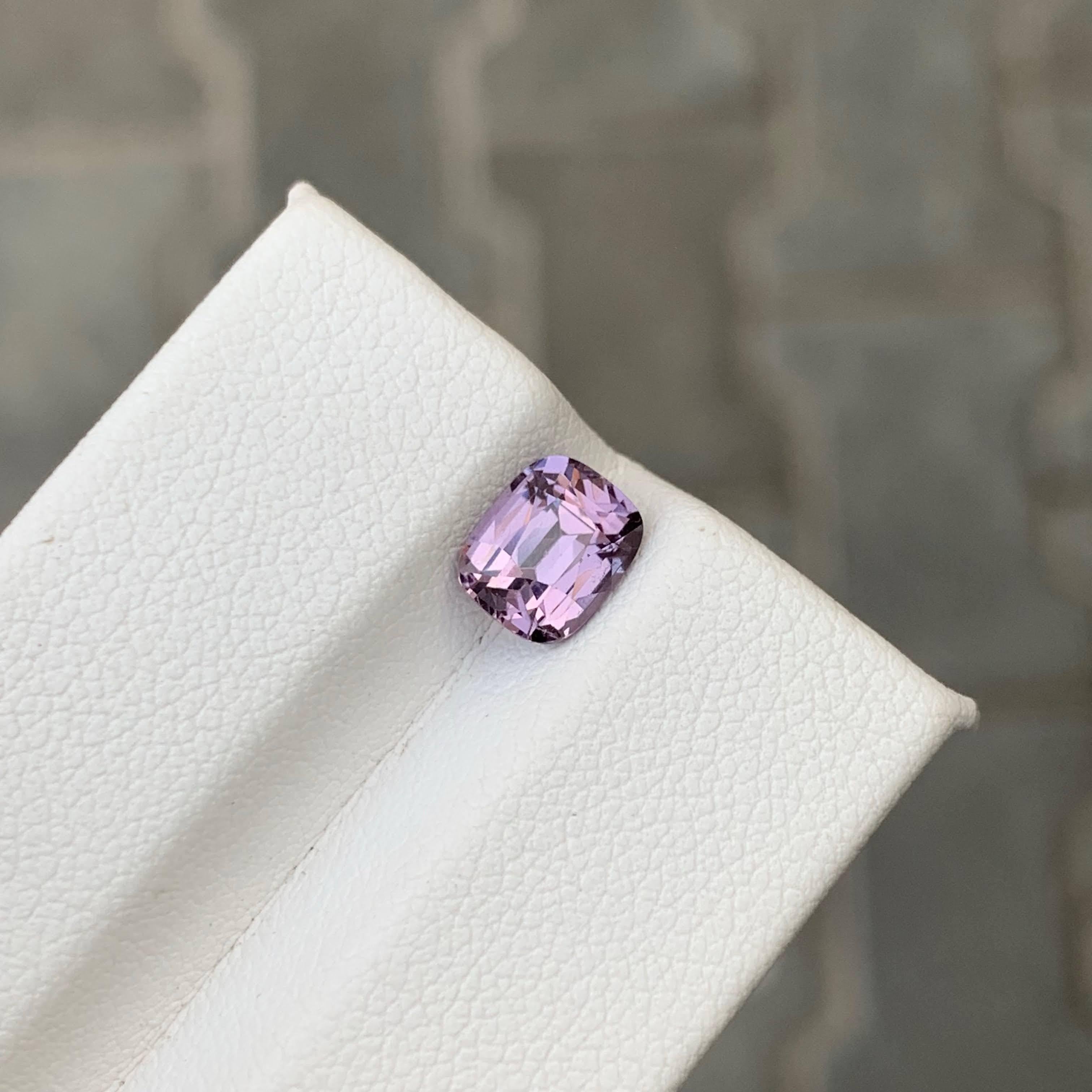 Taglio cuscino 1,60 Carati di Spinello birmano rosa violaceo naturale sciolto con taglio a cuscino in vendita