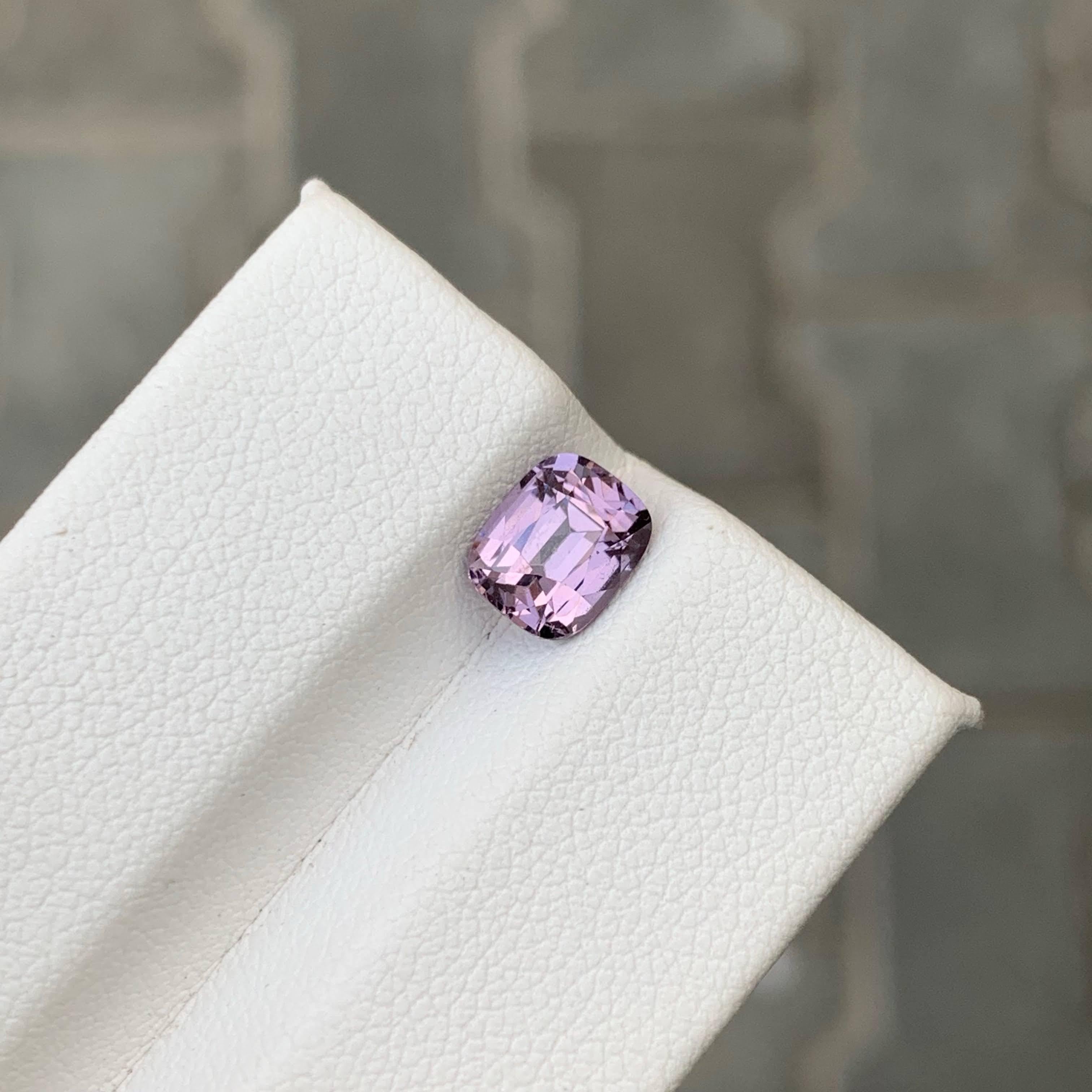 1,60 Carati di Spinello birmano rosa violaceo naturale sciolto con taglio a cuscino In condizioni Nuovo in vendita a Bangkok, TH