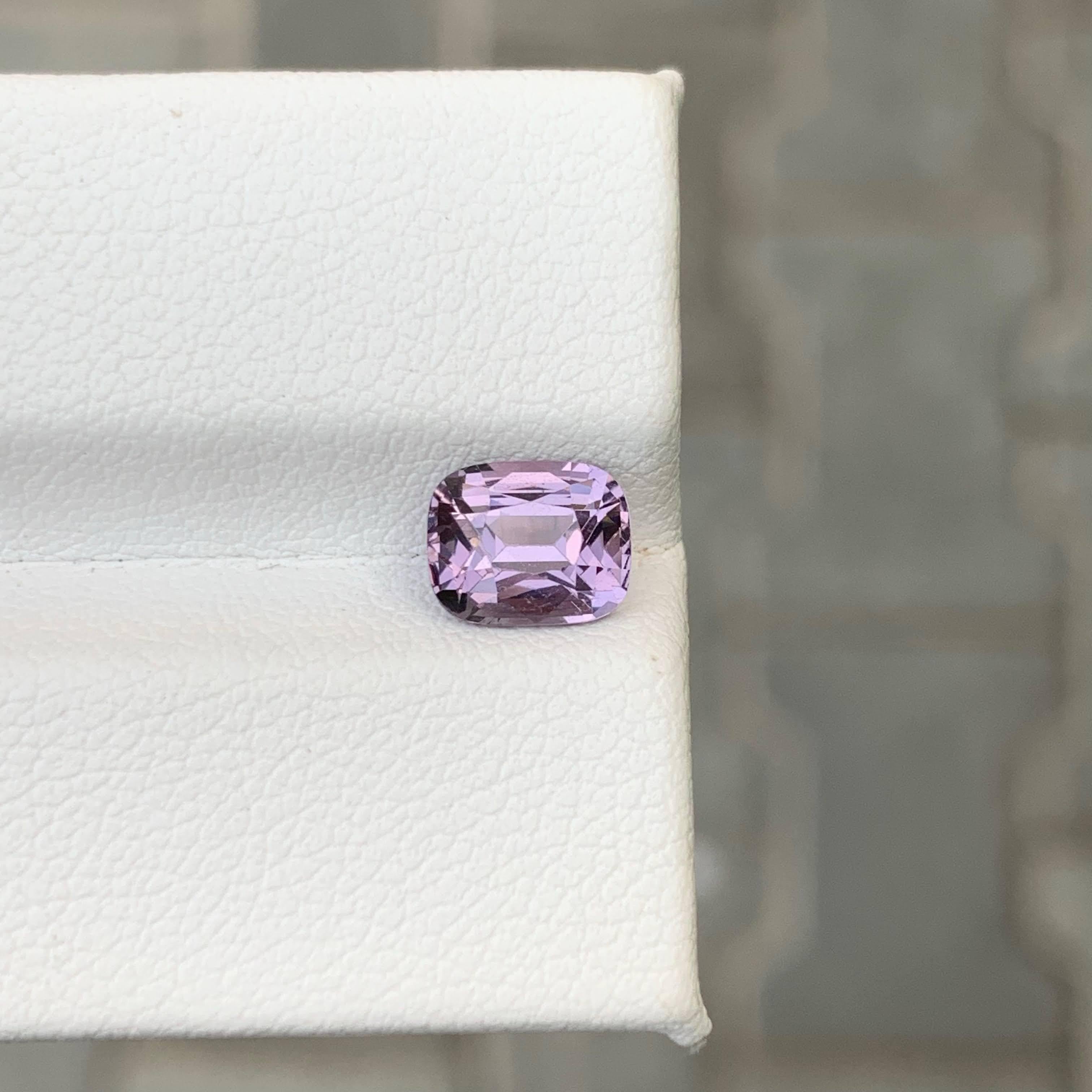 da uomo o donna 1,60 Carati di Spinello birmano rosa violaceo naturale sciolto con taglio a cuscino in vendita