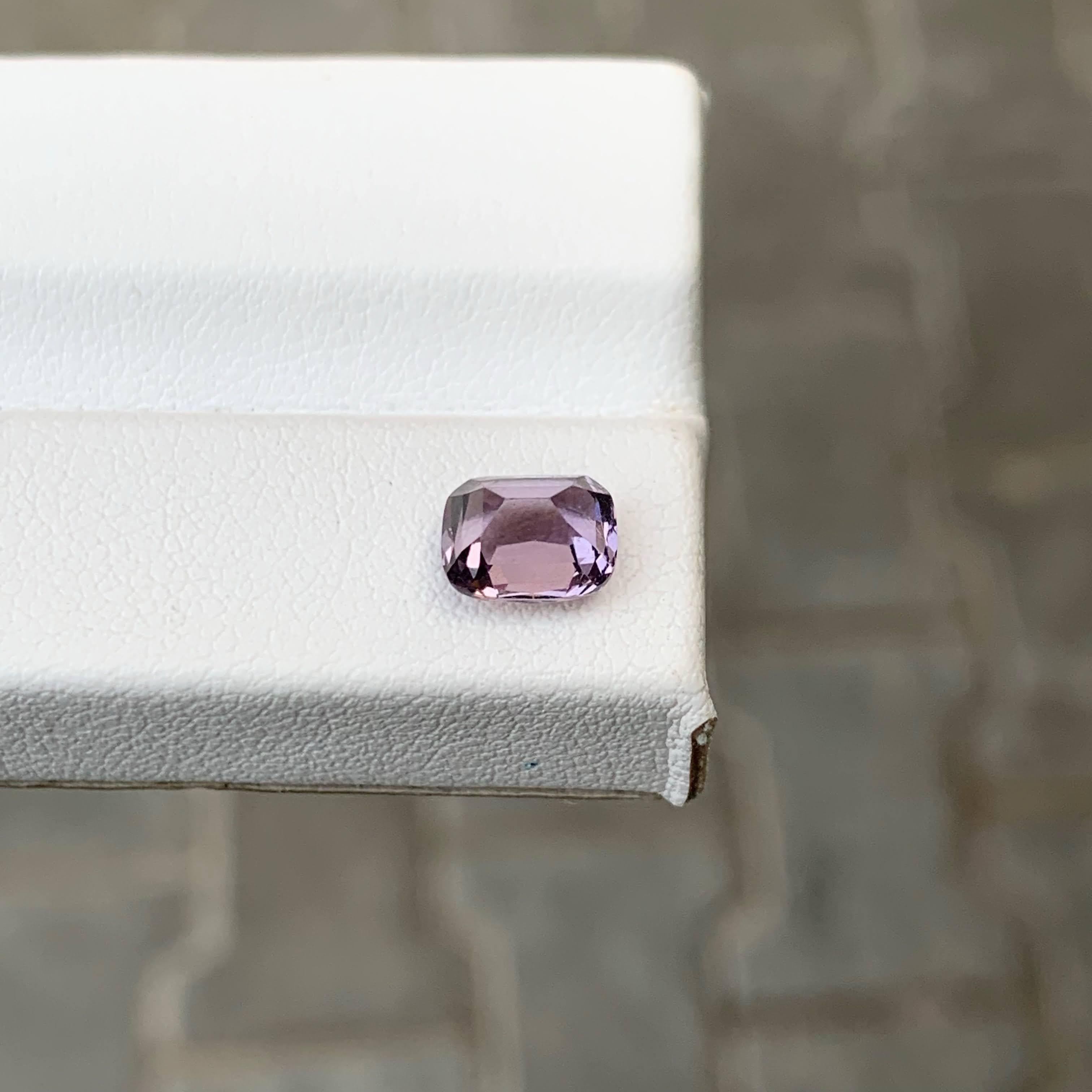 1,60 Carati di Spinello birmano rosa violaceo naturale sciolto con taglio a cuscino in vendita 2